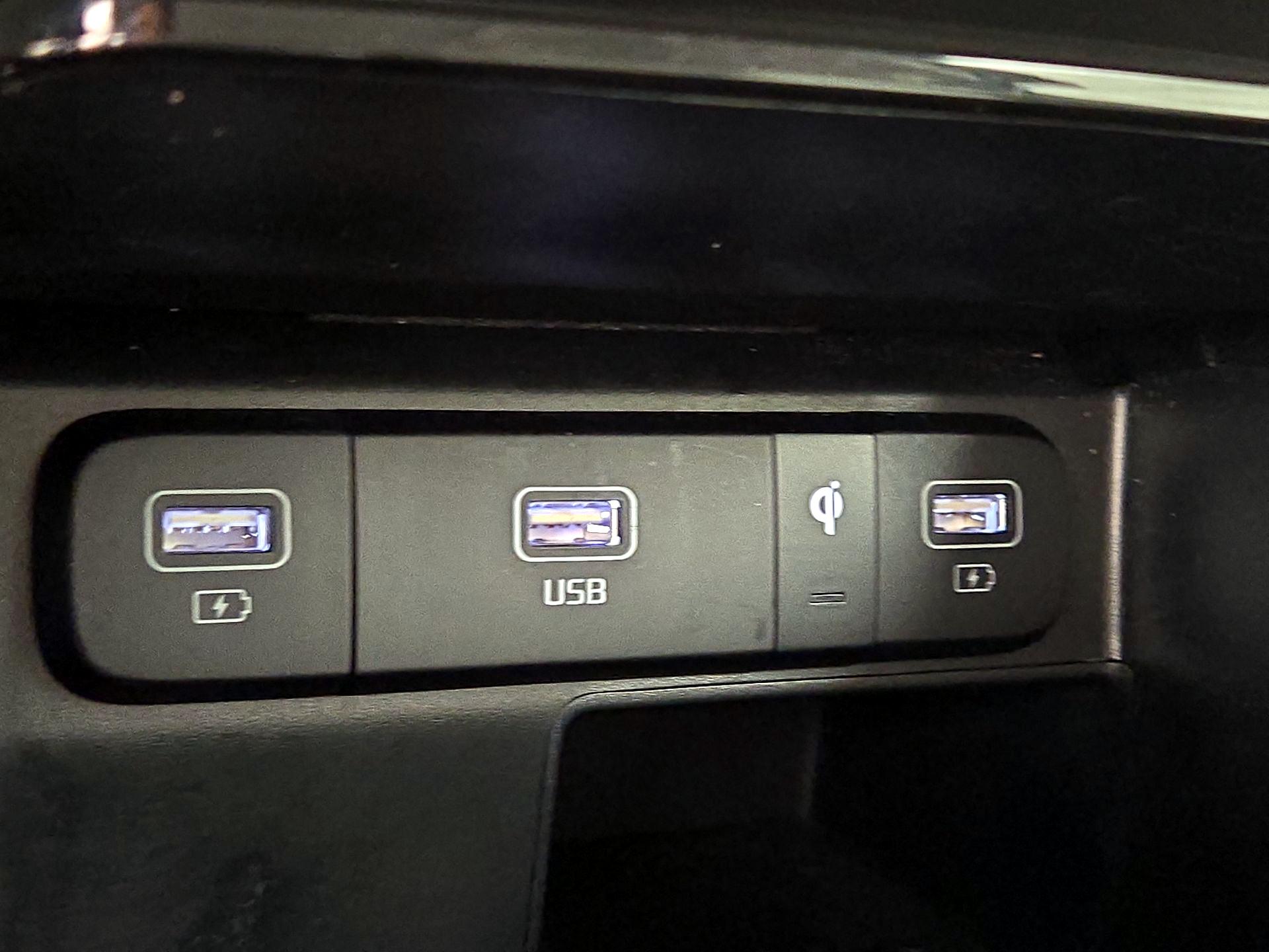 Thumbnail: 2022 Kia Sorento - 18