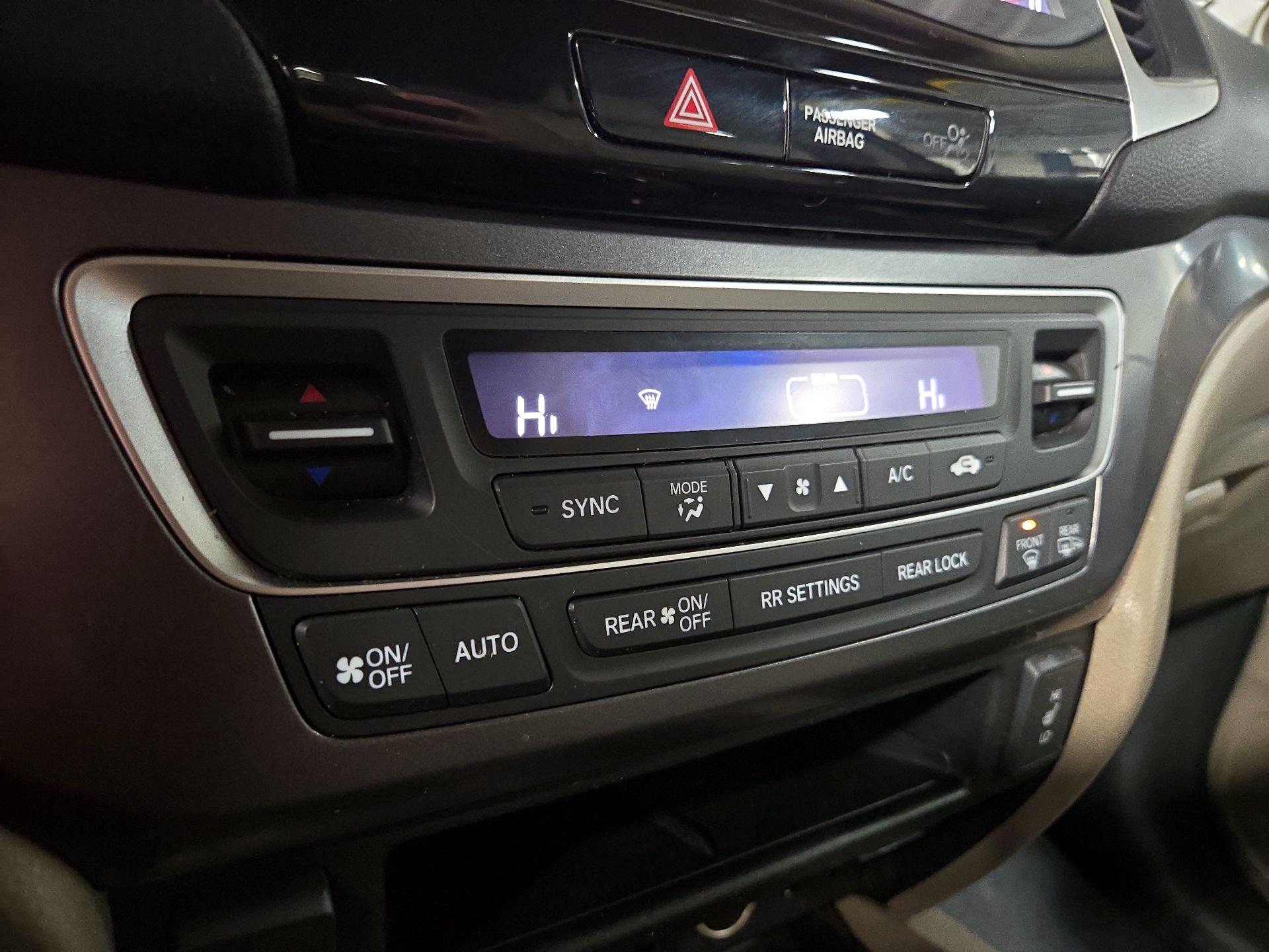 Thumbnail: 2018 Honda Pilot - 16