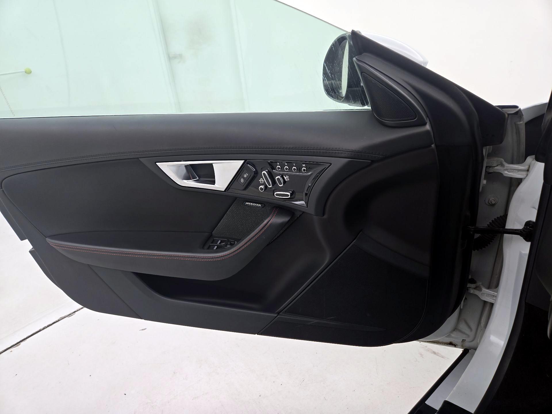 Thumbnail: 2016 Jaguar F-Type - 12