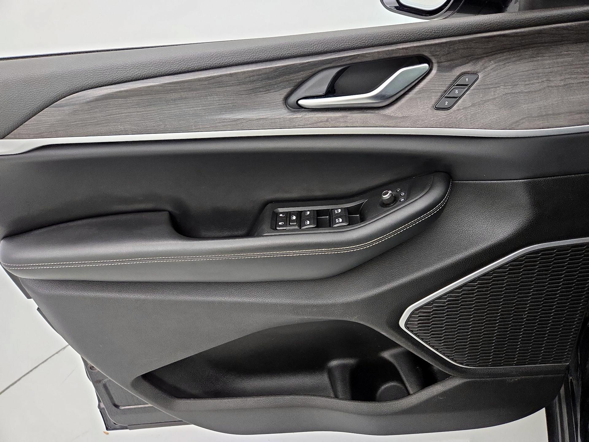 Thumbnail: 2023 Jeep Grand Cherokee - 12