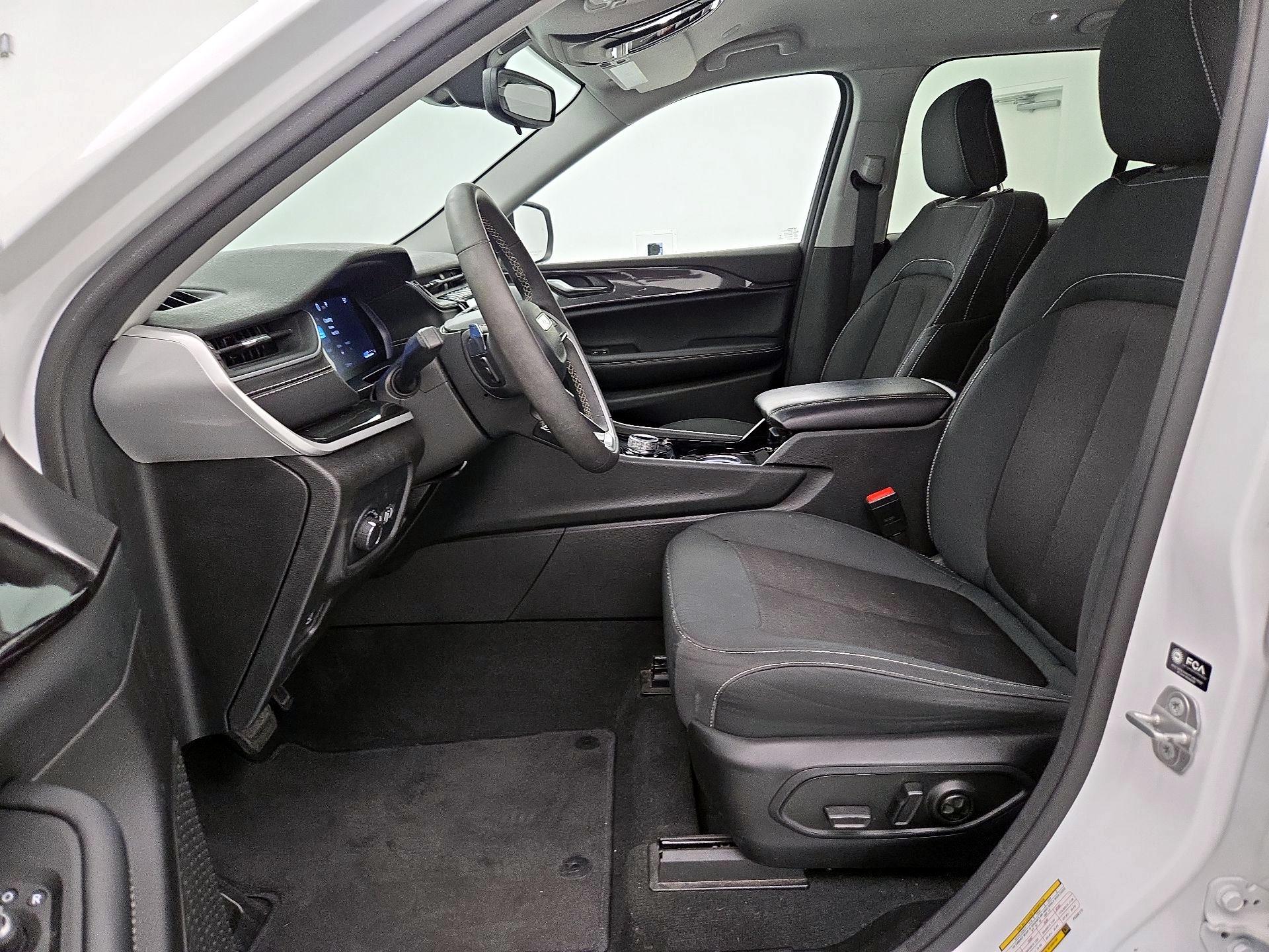 Thumbnail: 2023 Jeep Grand Cherokee - 11