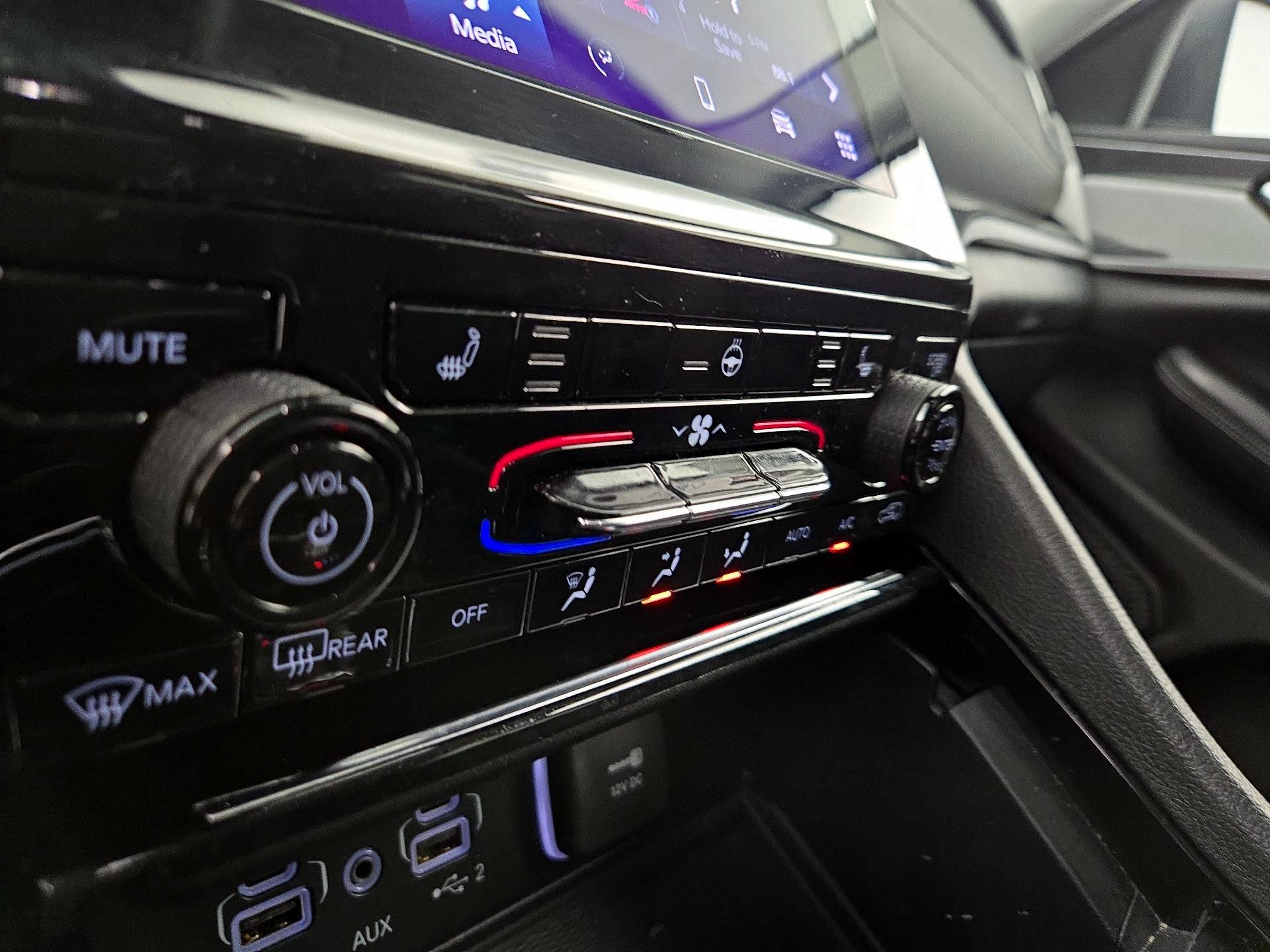 Thumbnail: 2023 Jeep Grand Cherokee - 16