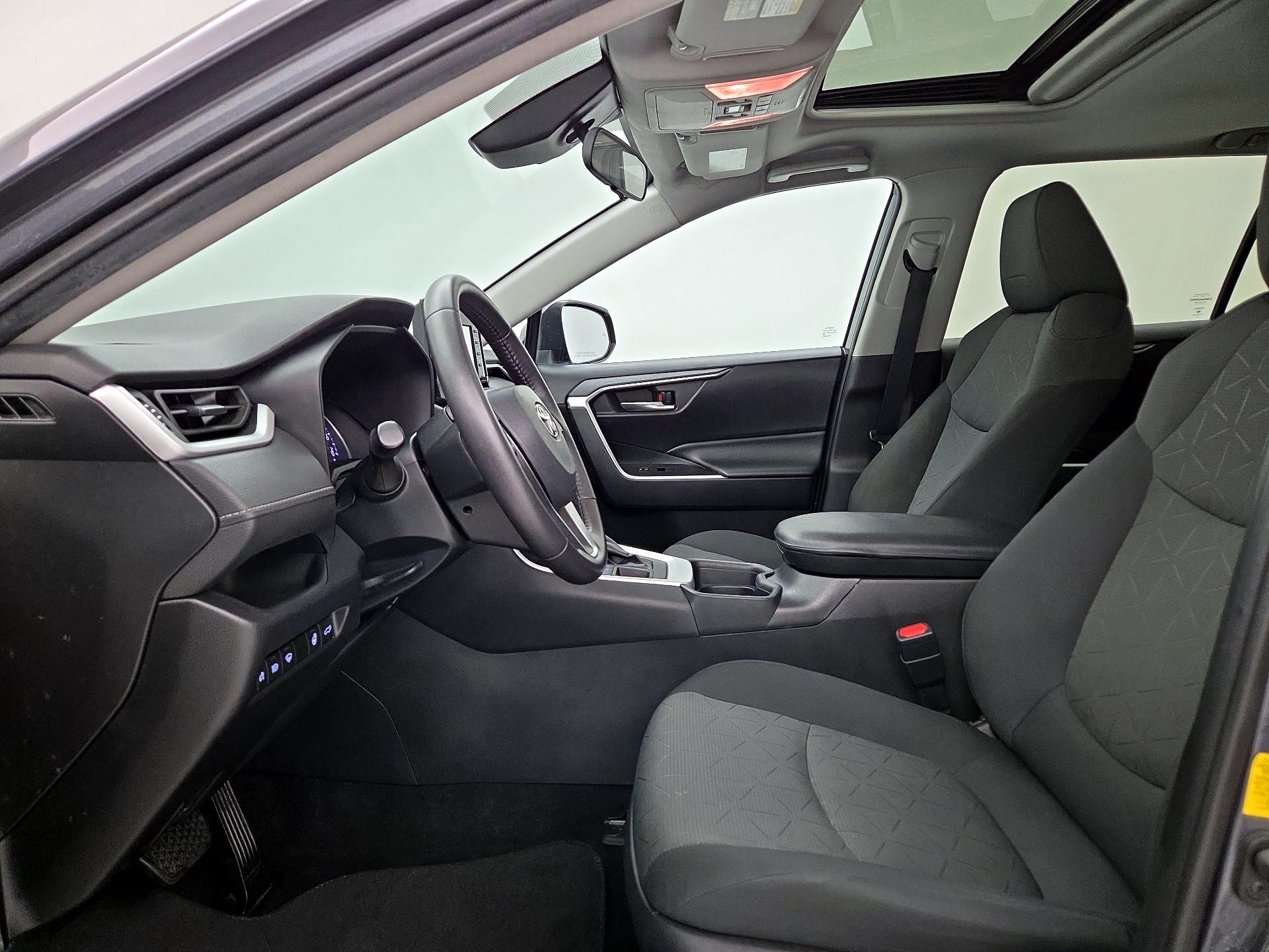 Thumbnail: 2020 Toyota RAV4 - 11