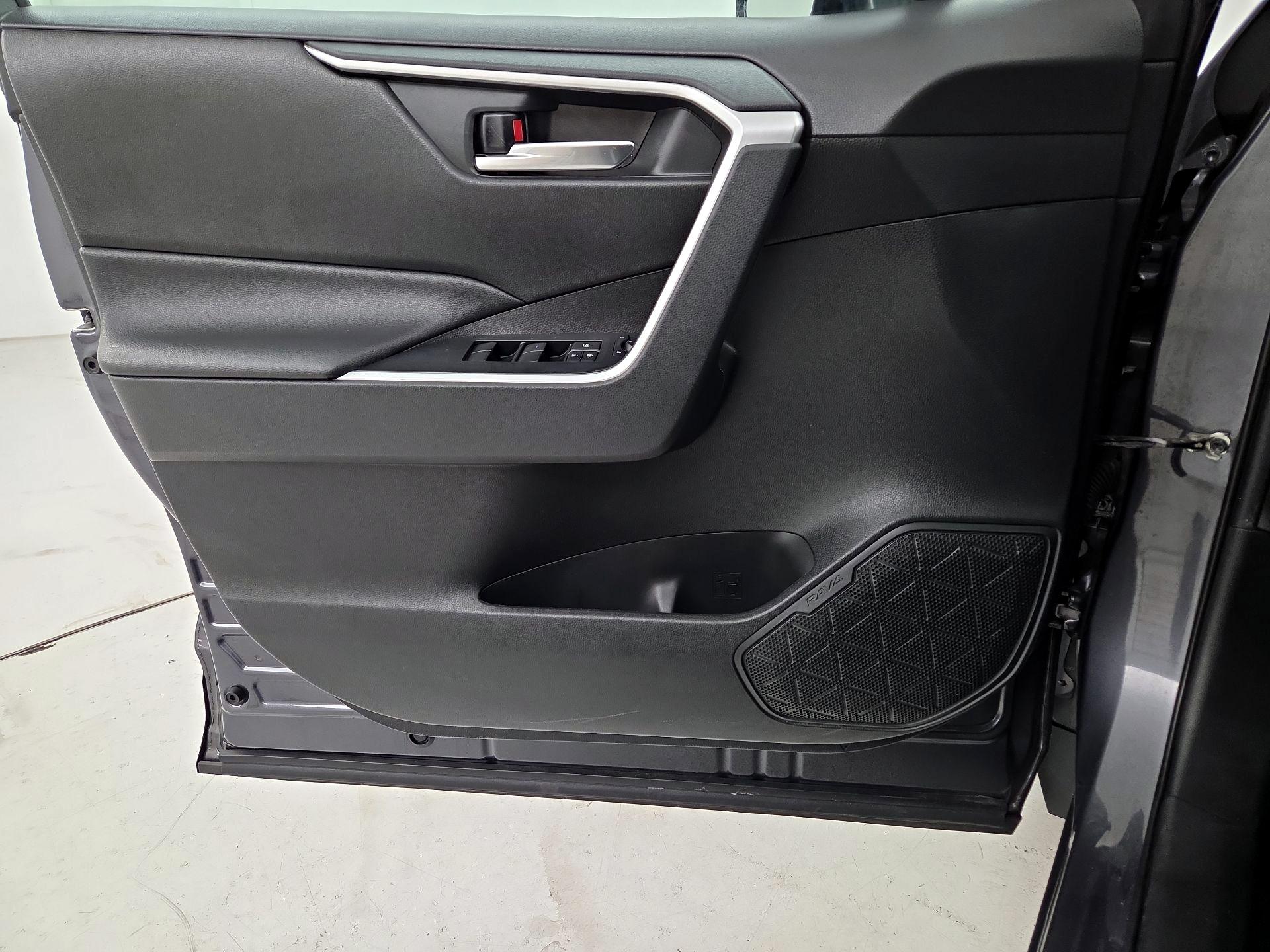 Thumbnail: 2020 Toyota RAV4 - 12