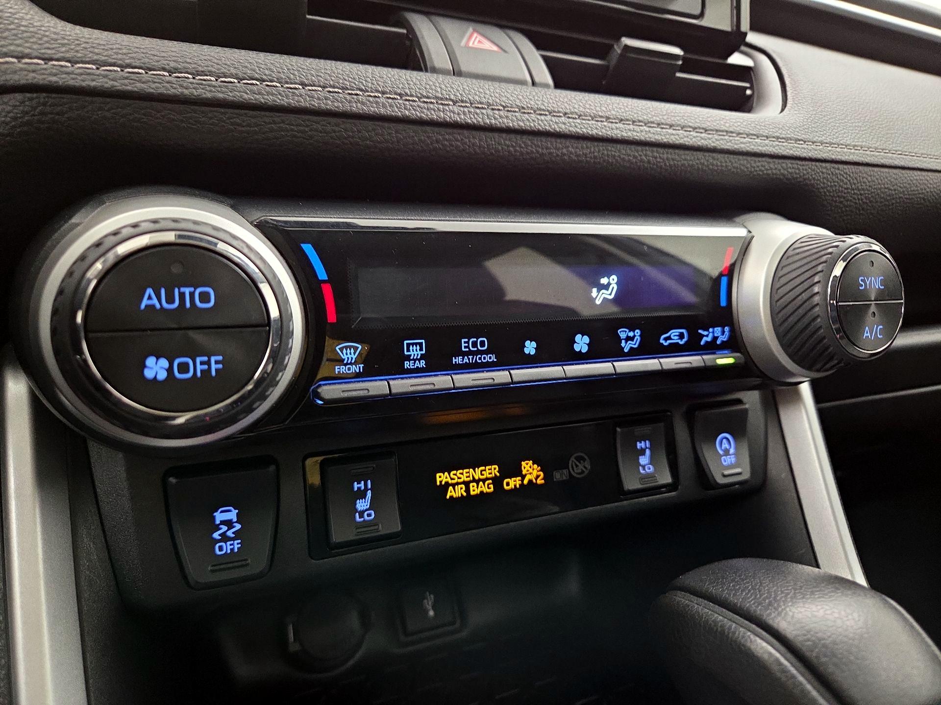 Thumbnail: 2020 Toyota RAV4 - 16