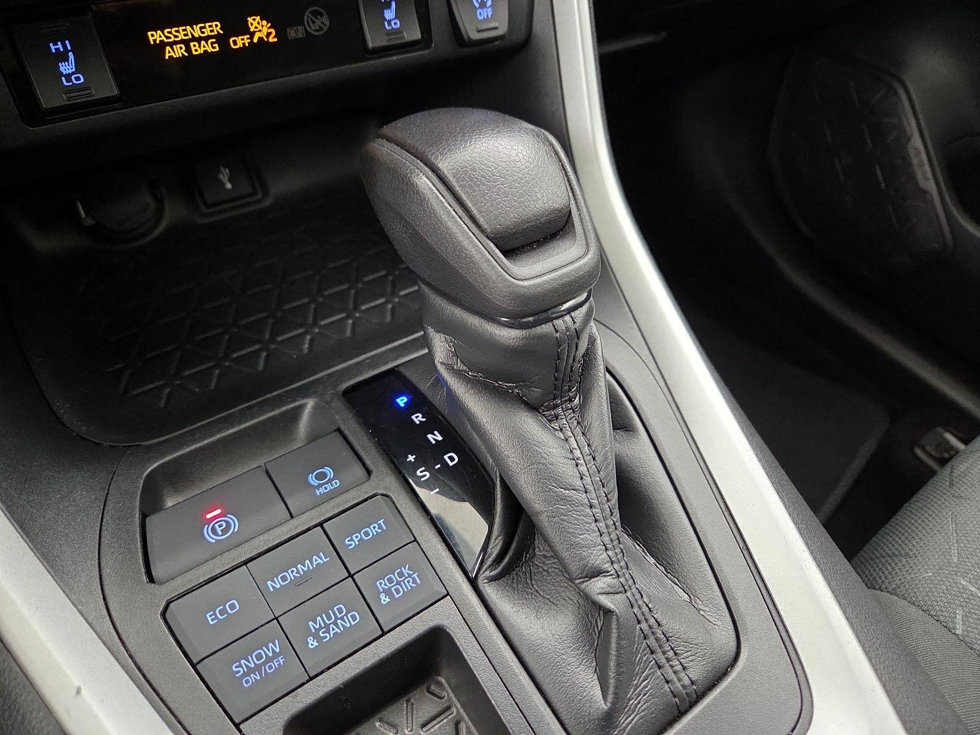 Thumbnail: 2020 Toyota RAV4 - 17