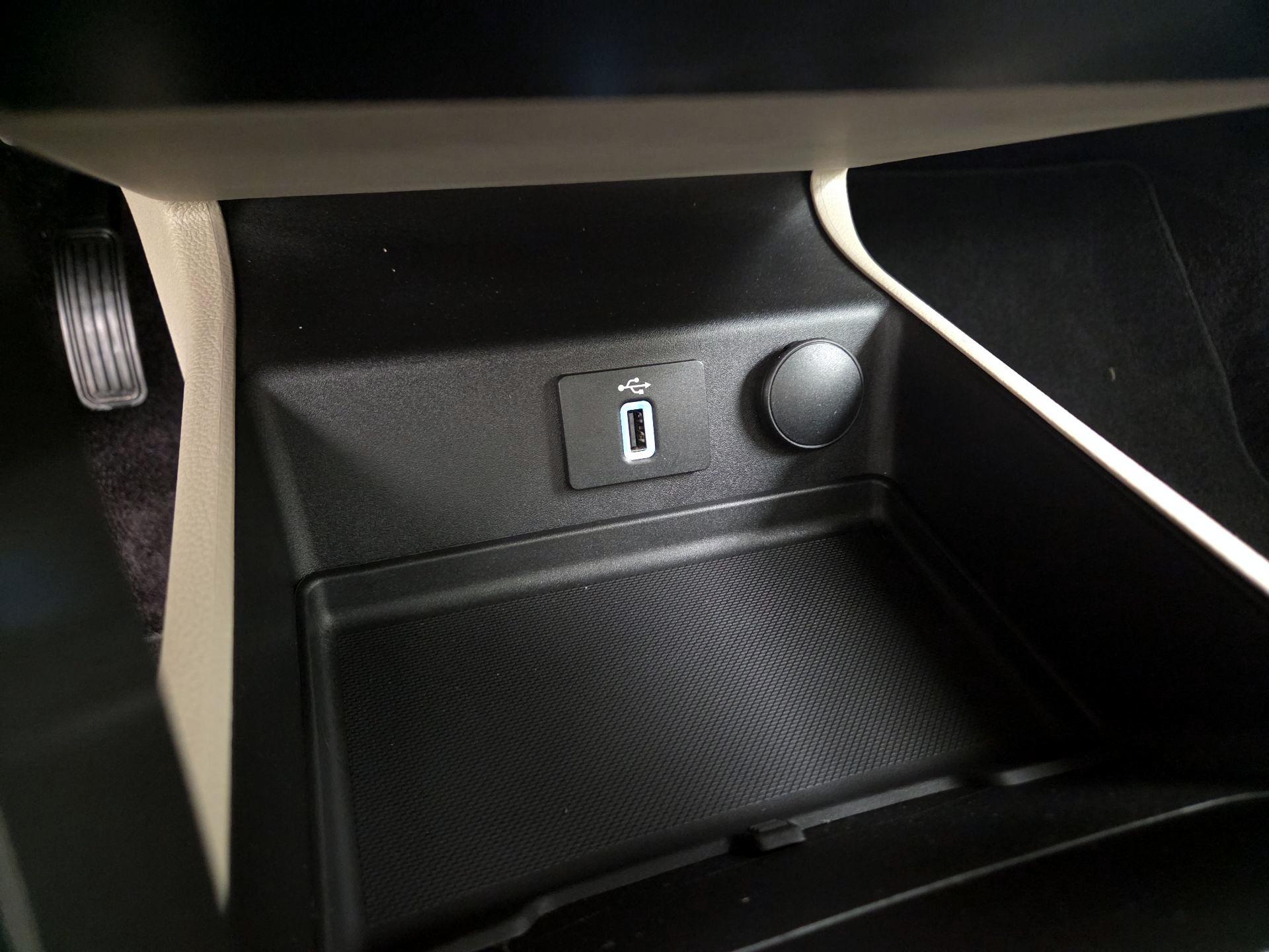 Thumbnail: 2017 Ford Fusion - 19