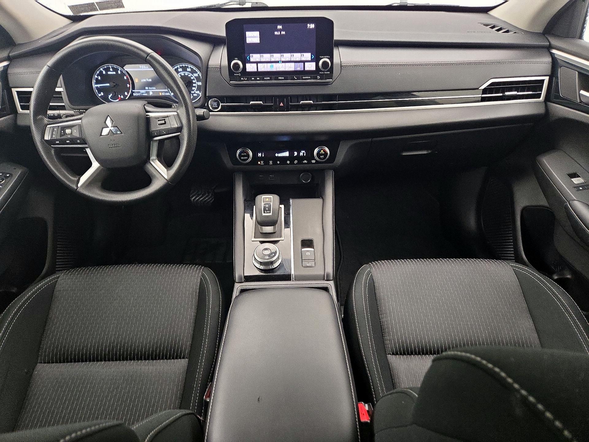 Thumbnail: 2022 Mitsubishi Outlander - 9