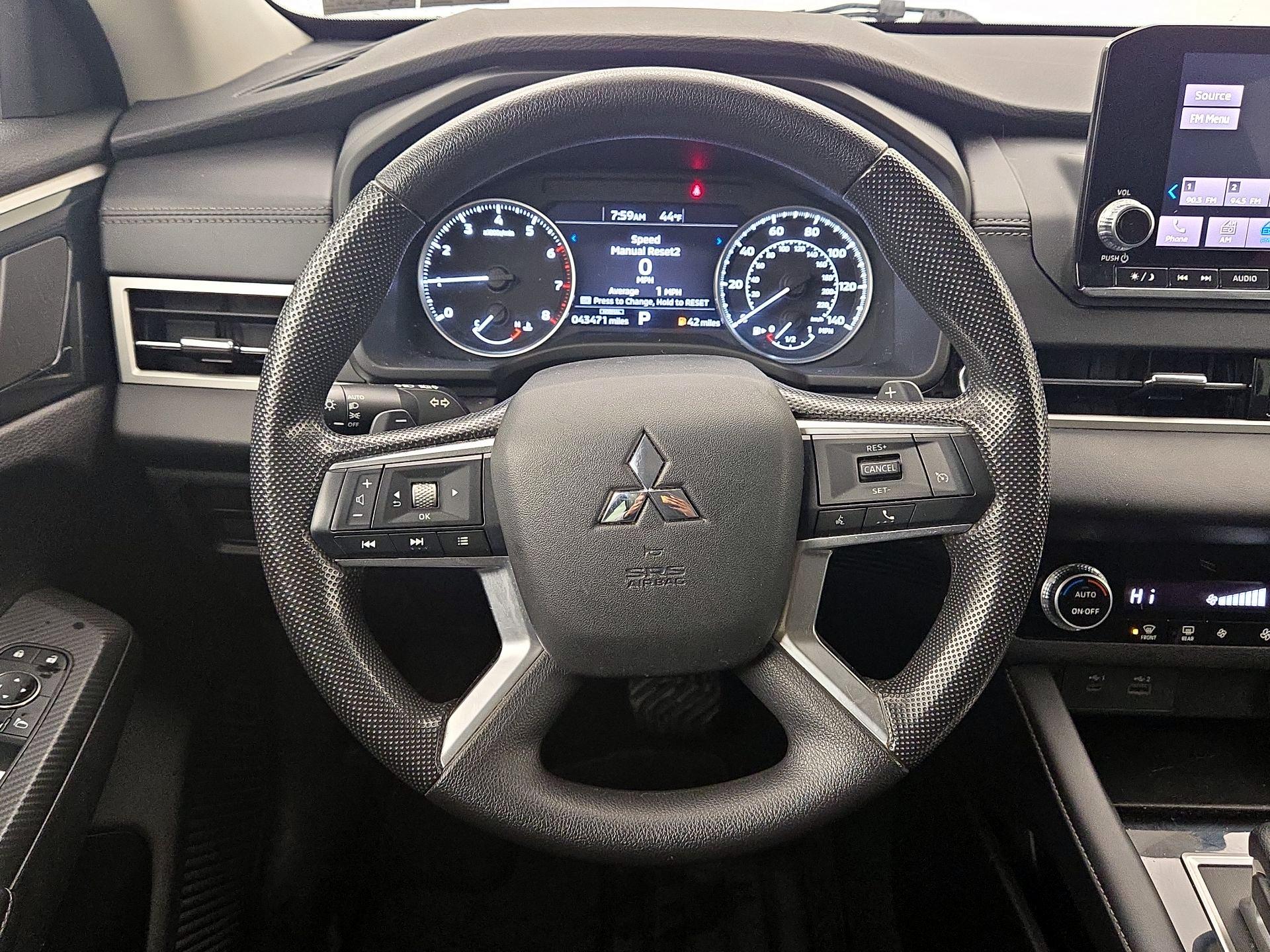 Thumbnail: 2022 Mitsubishi Outlander - 10