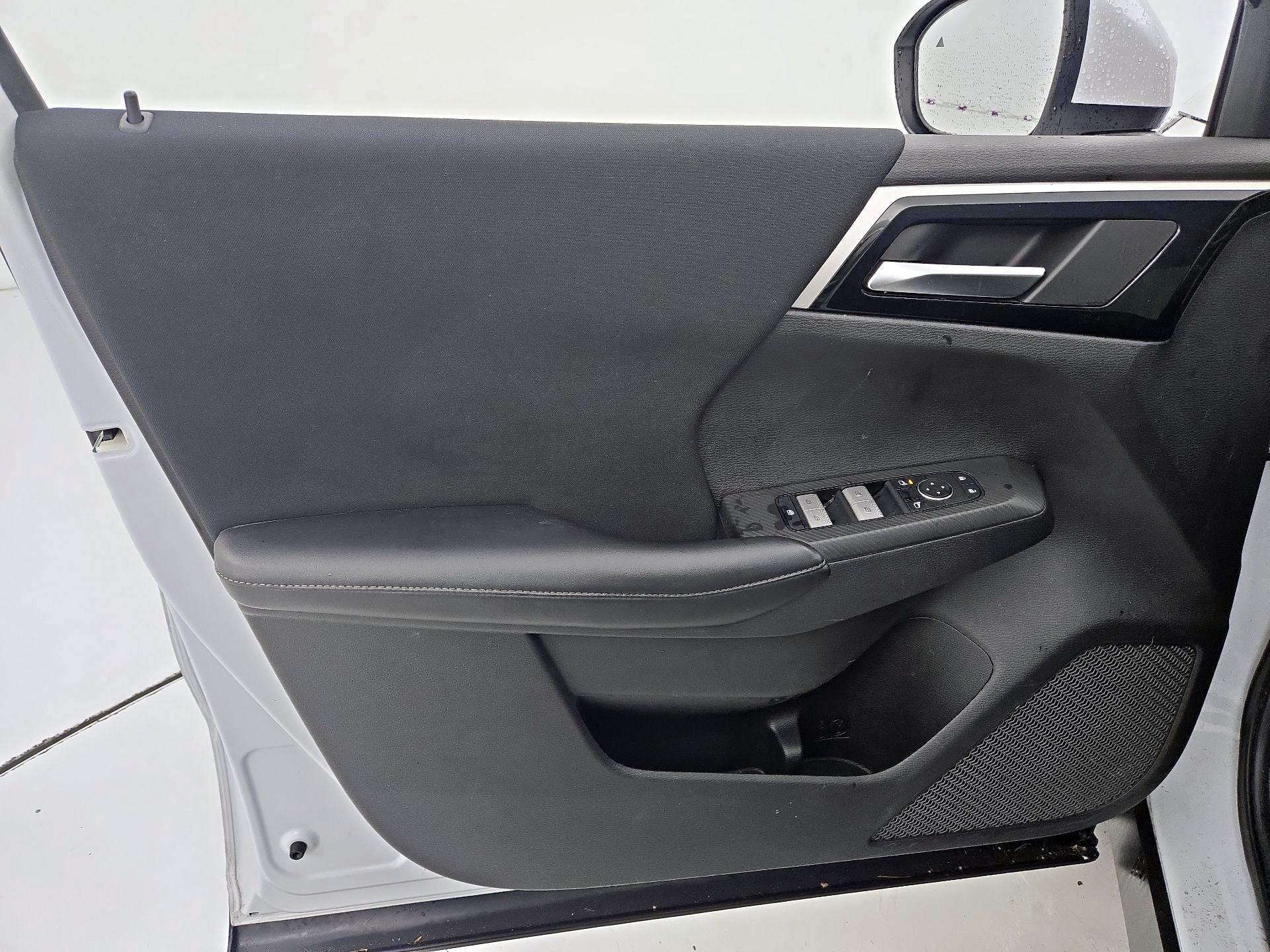 Thumbnail: 2022 Mitsubishi Outlander - 12