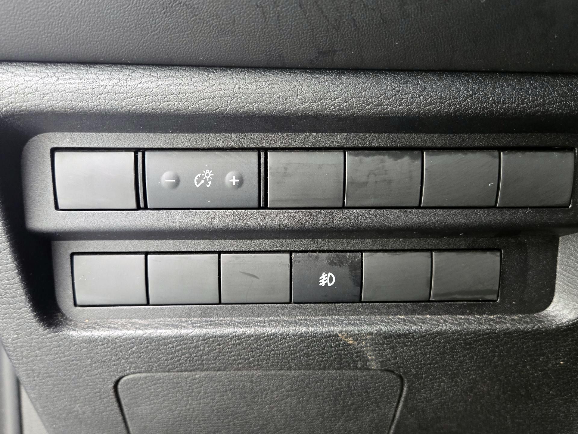 Thumbnail: 2022 Mitsubishi Outlander - 13