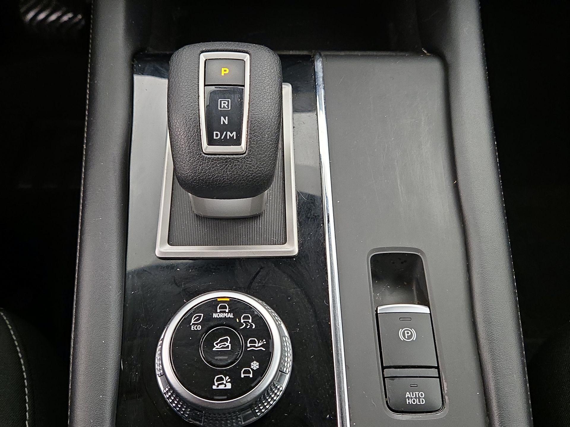 Thumbnail: 2022 Mitsubishi Outlander - 17