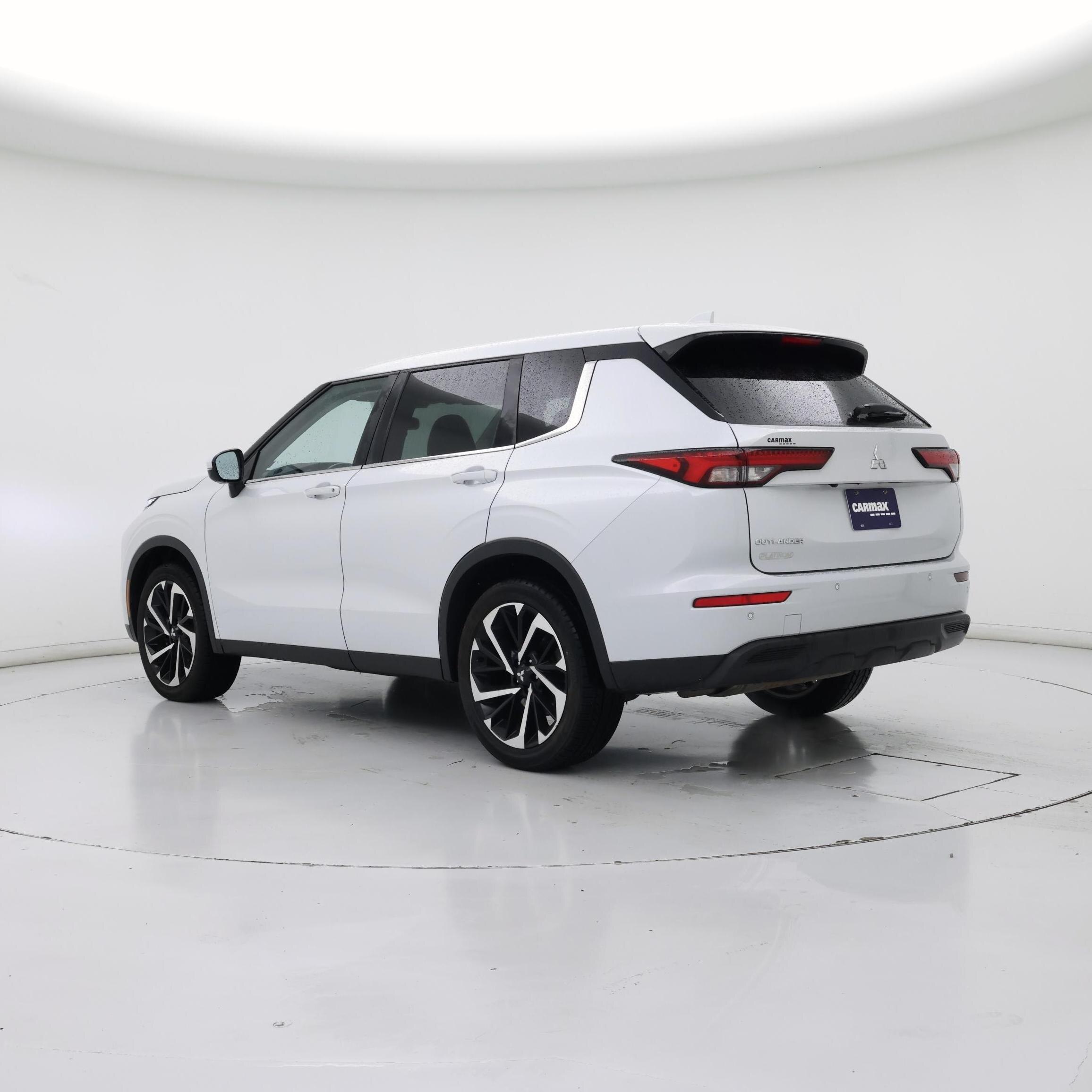 Thumbnail: 2022 Mitsubishi Outlander - 2