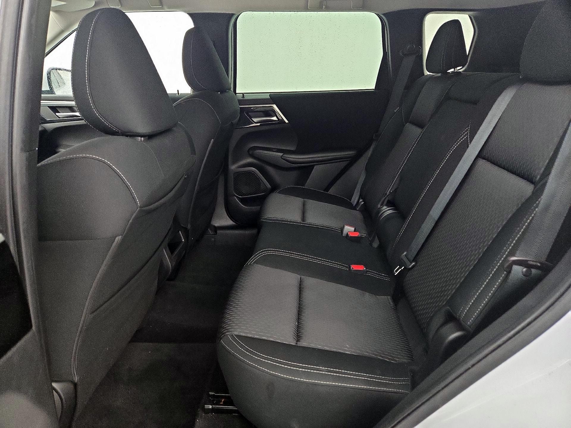 Thumbnail: 2022 Mitsubishi Outlander - 19