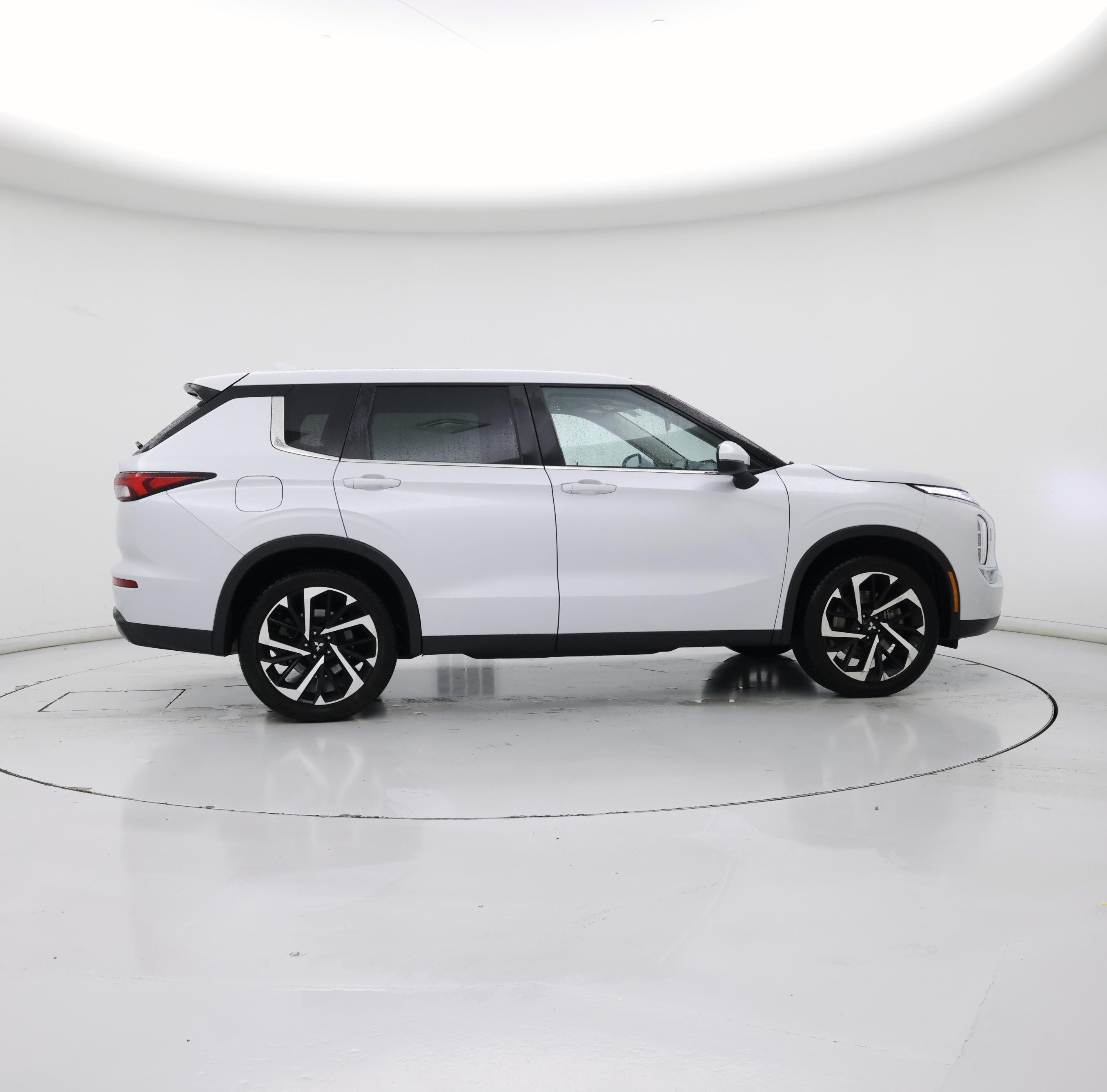 Thumbnail: 2022 Mitsubishi Outlander - 7