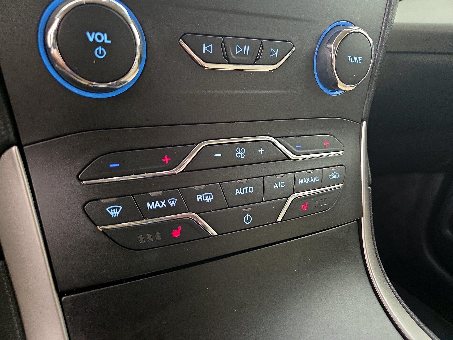 Thumbnail: 2020 Ford Edge - 17