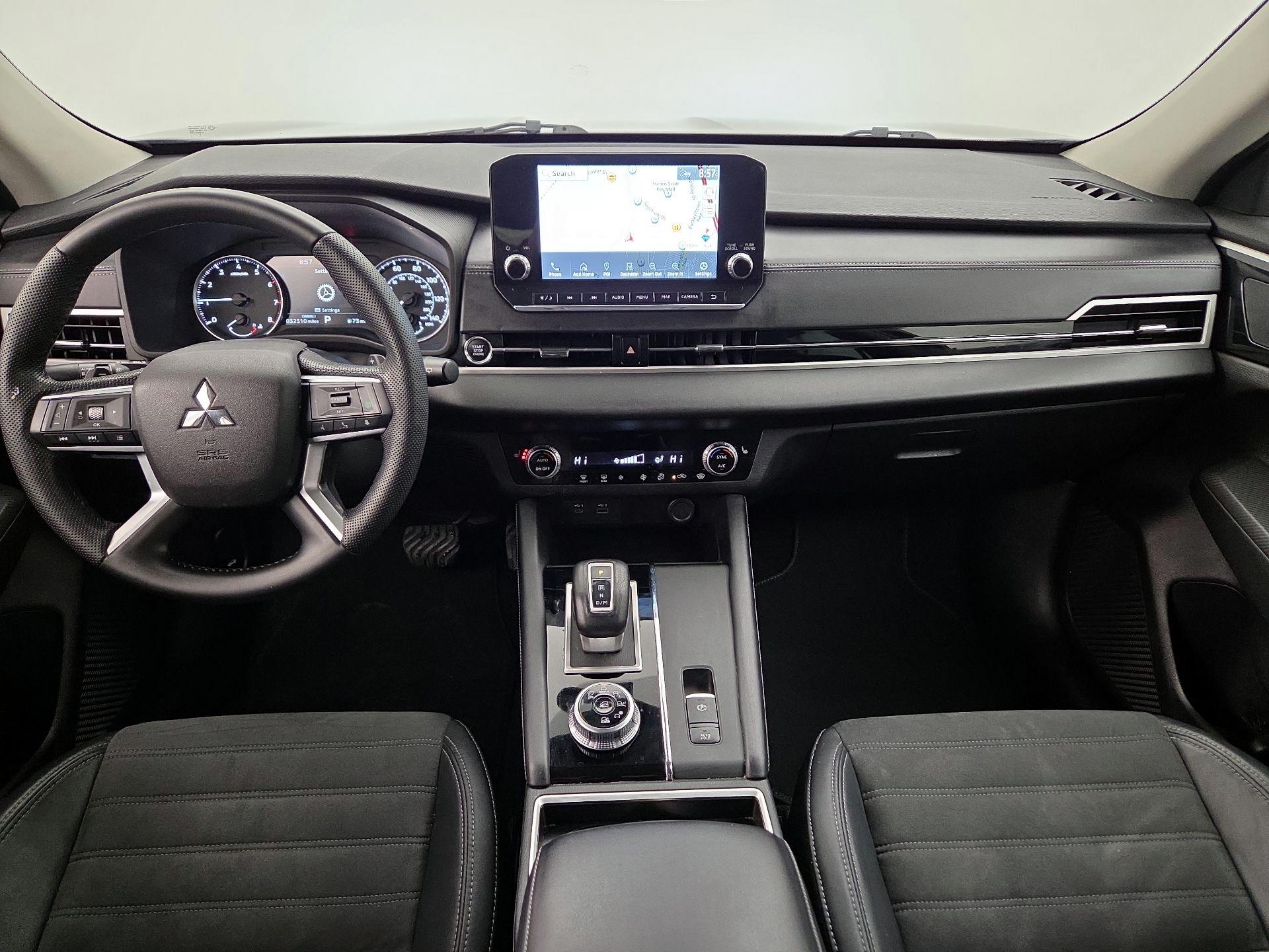 Thumbnail: 2023 Mitsubishi Outlander - 9