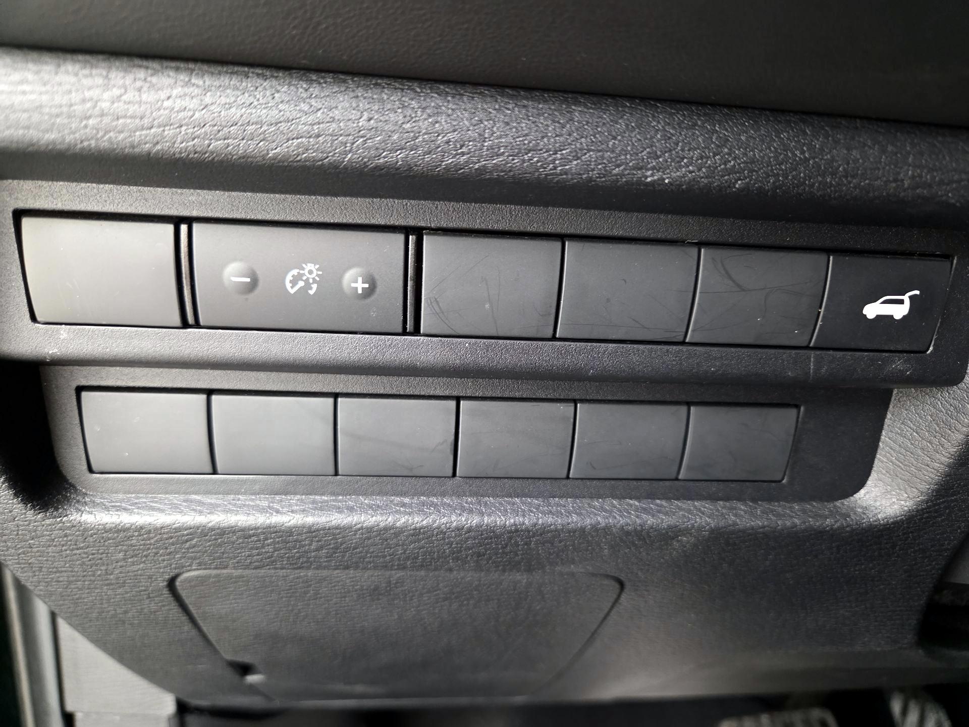 Thumbnail: 2023 Mitsubishi Outlander - 13