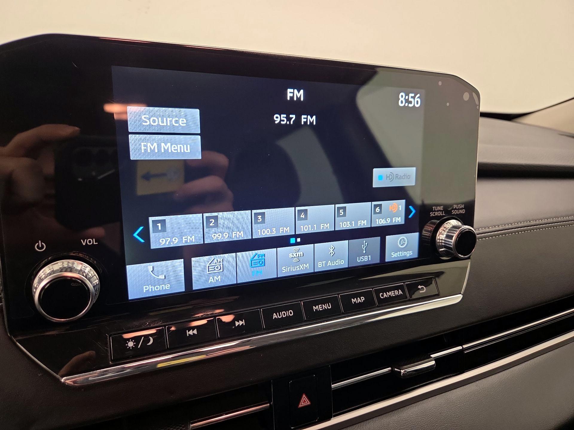 Thumbnail: 2023 Mitsubishi Outlander - 16