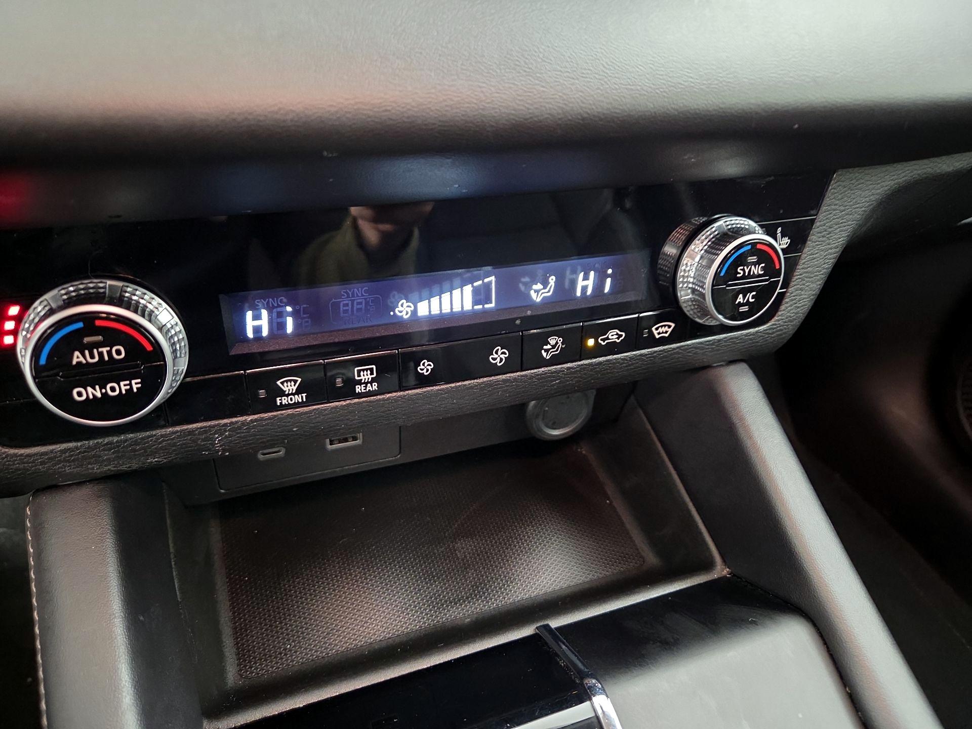 Thumbnail: 2023 Mitsubishi Outlander - 17