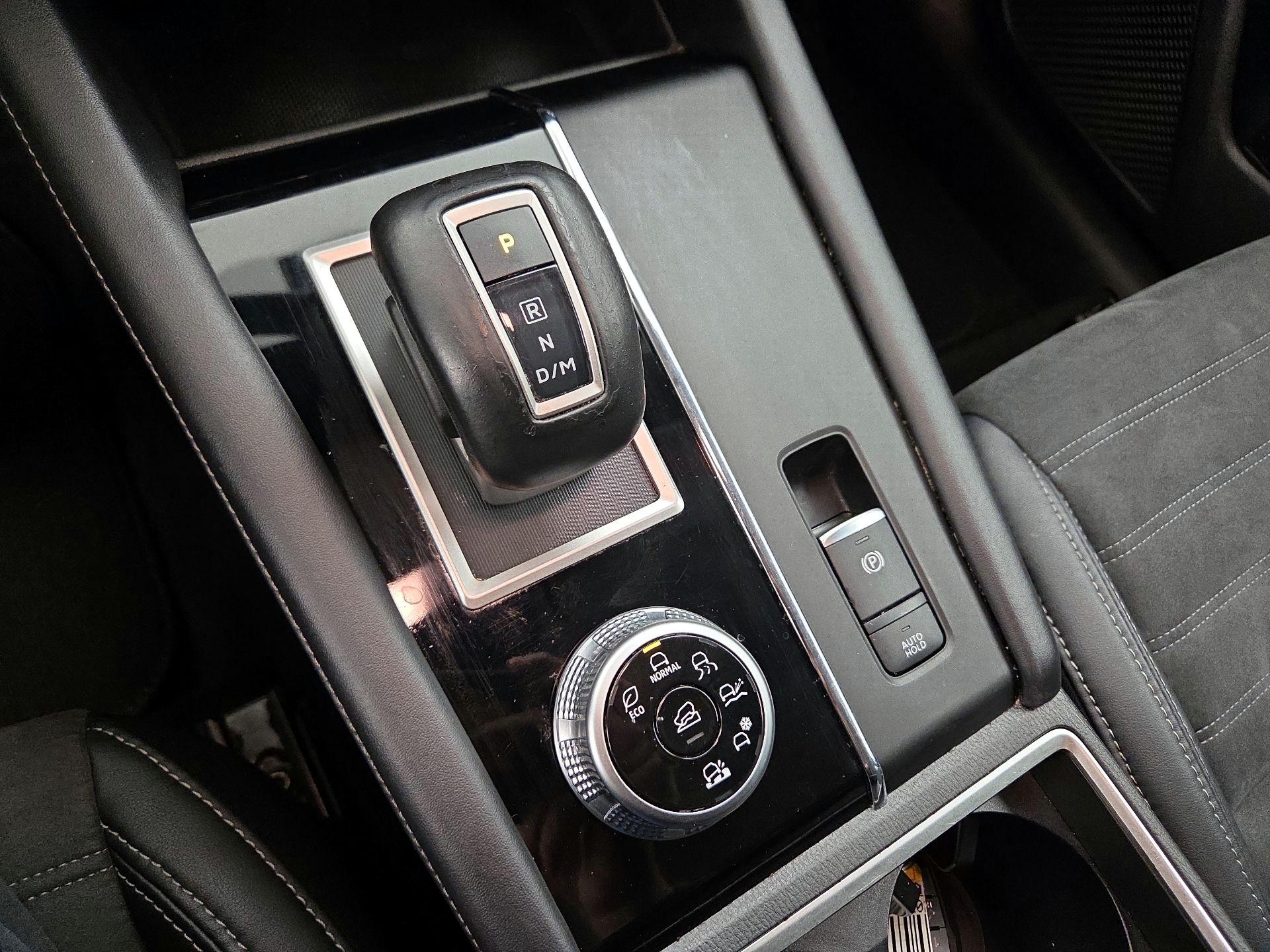 Thumbnail: 2023 Mitsubishi Outlander - 18