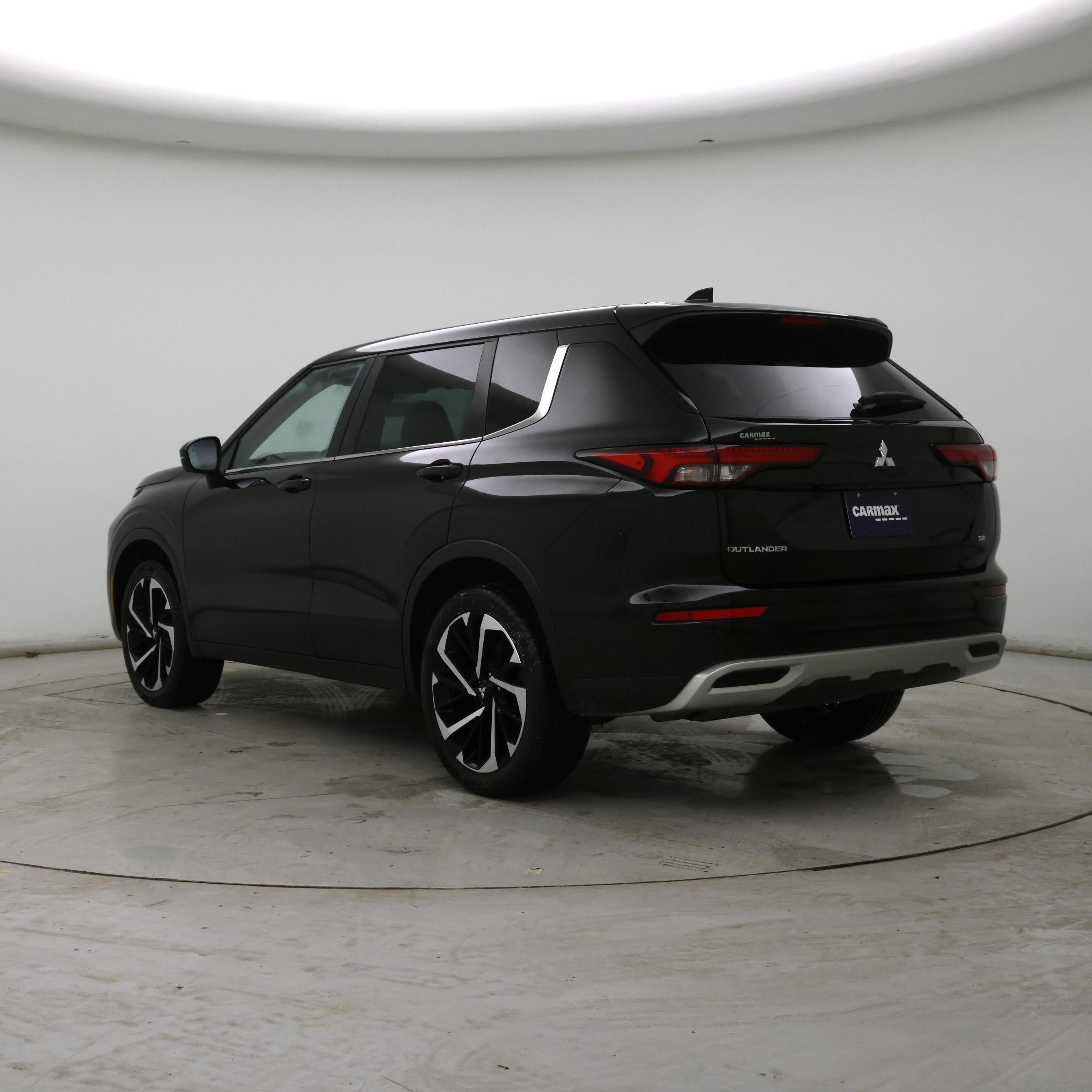 Thumbnail: 2023 Mitsubishi Outlander - 2