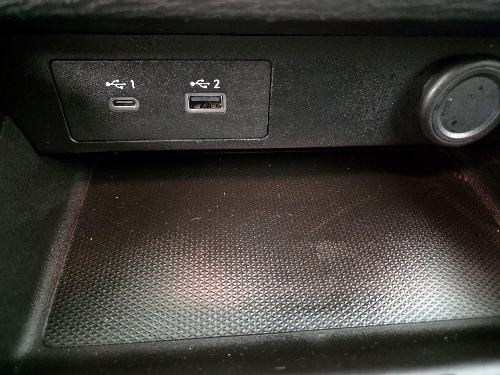 Thumbnail: 2023 Mitsubishi Outlander - 19