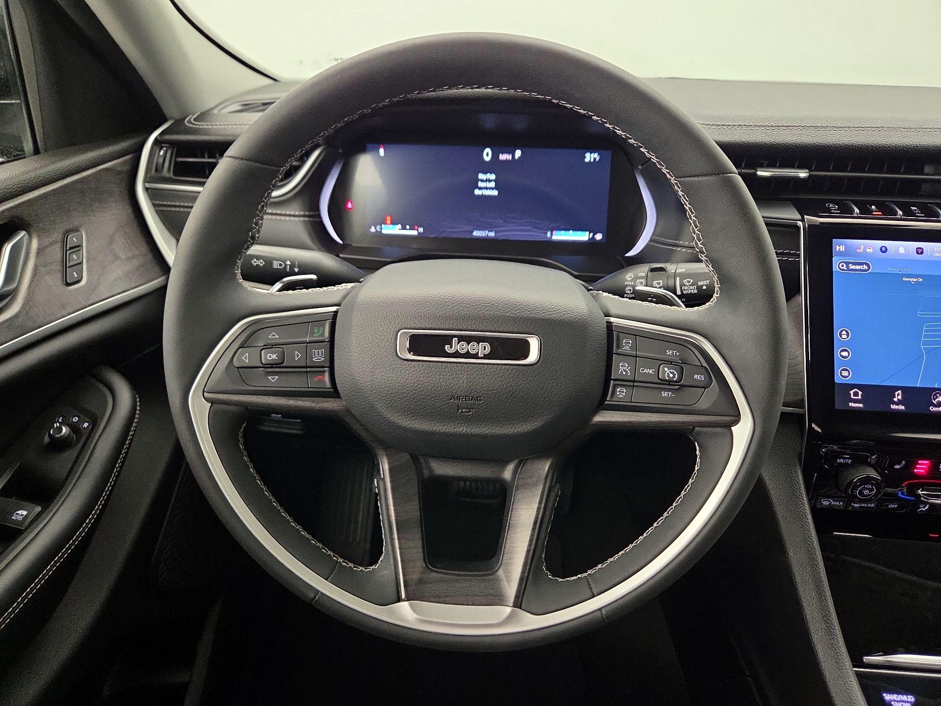 Thumbnail: 2023 Jeep Grand Cherokee - 10