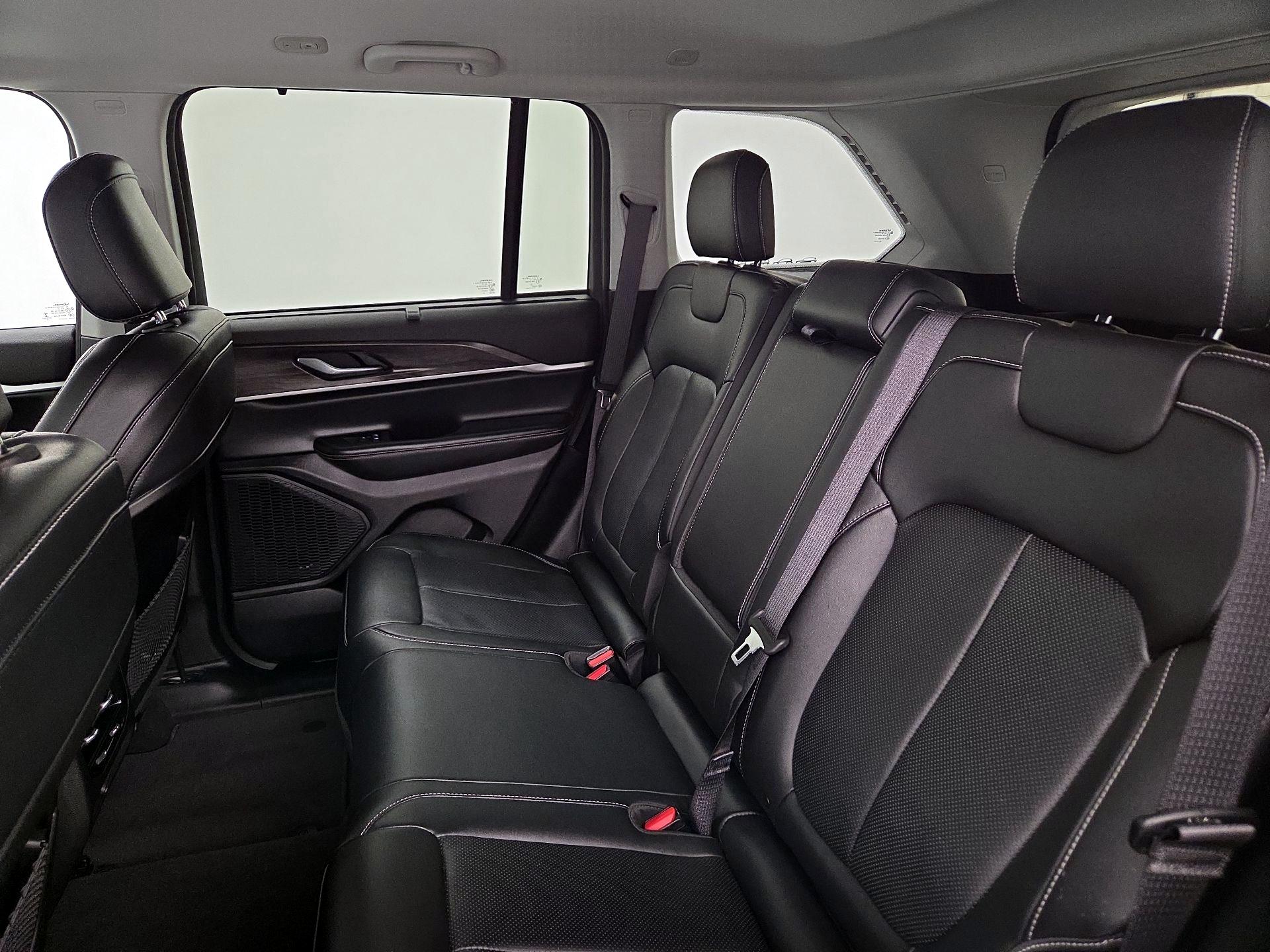 Thumbnail: 2023 Jeep Grand Cherokee - 20