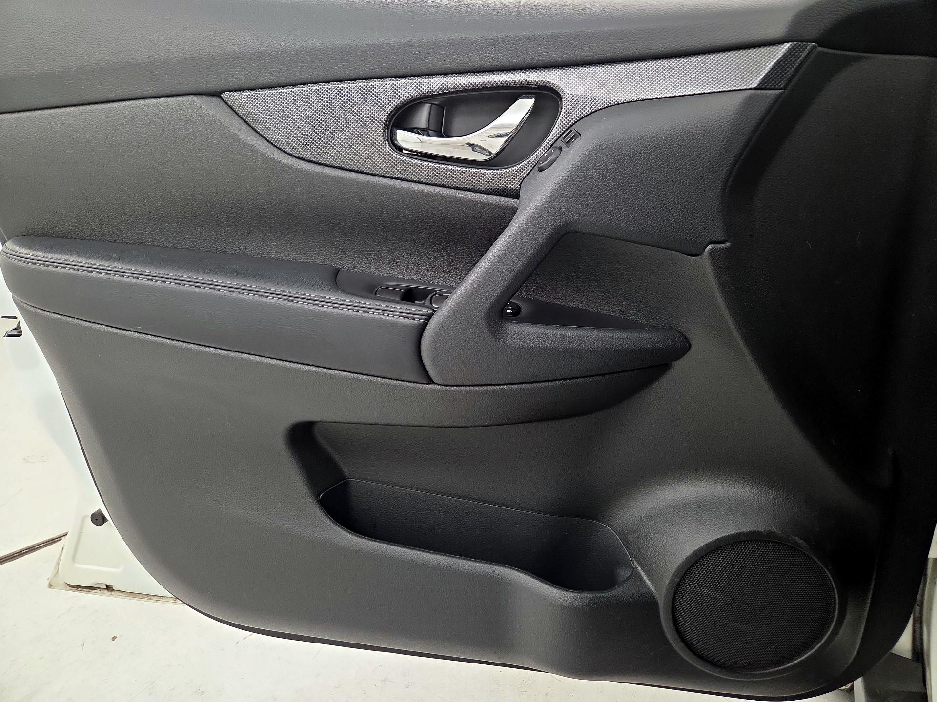 Thumbnail: 2014 Nissan Rogue - 12