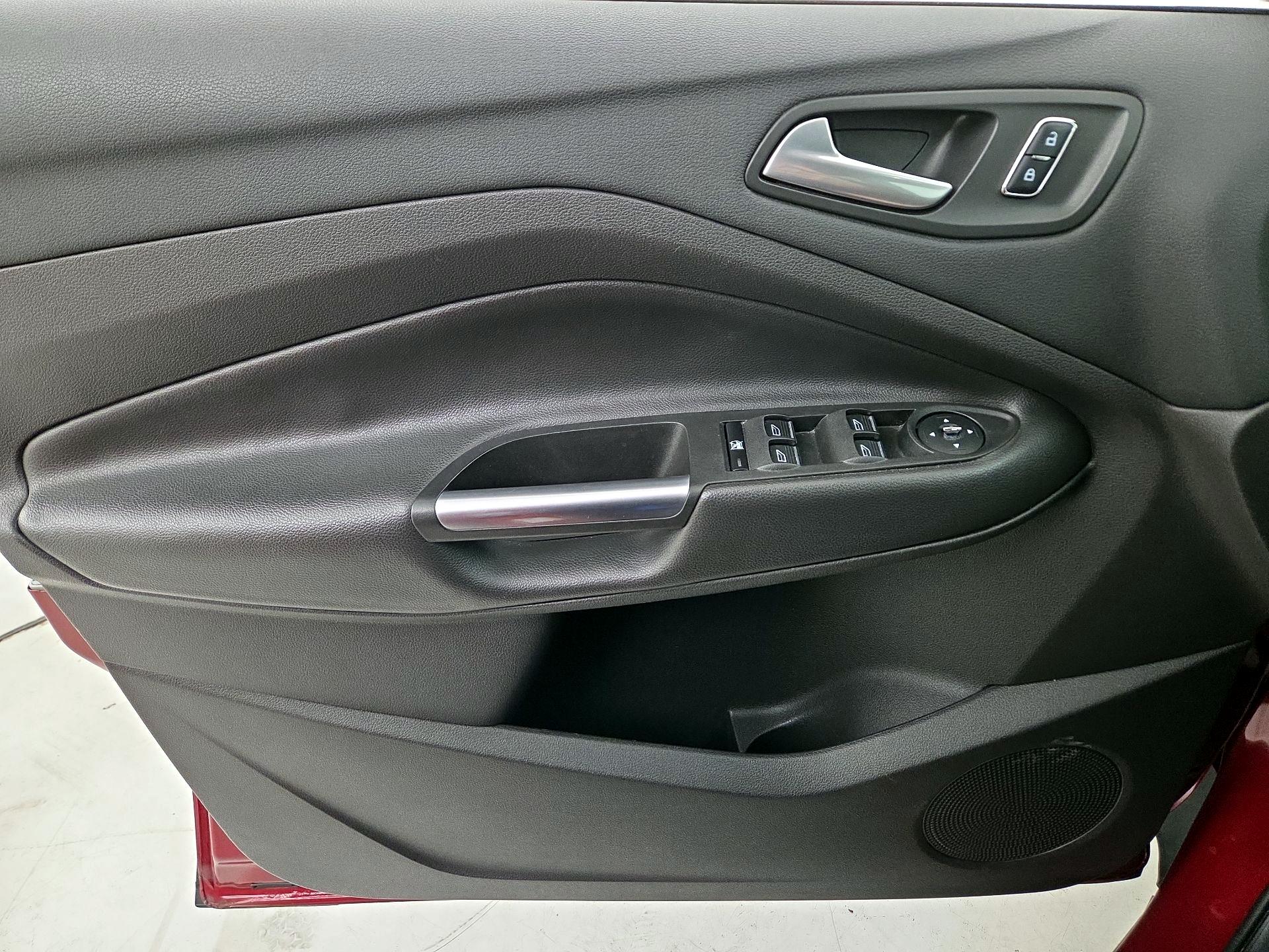 Thumbnail: 2016 Ford Escape - 12