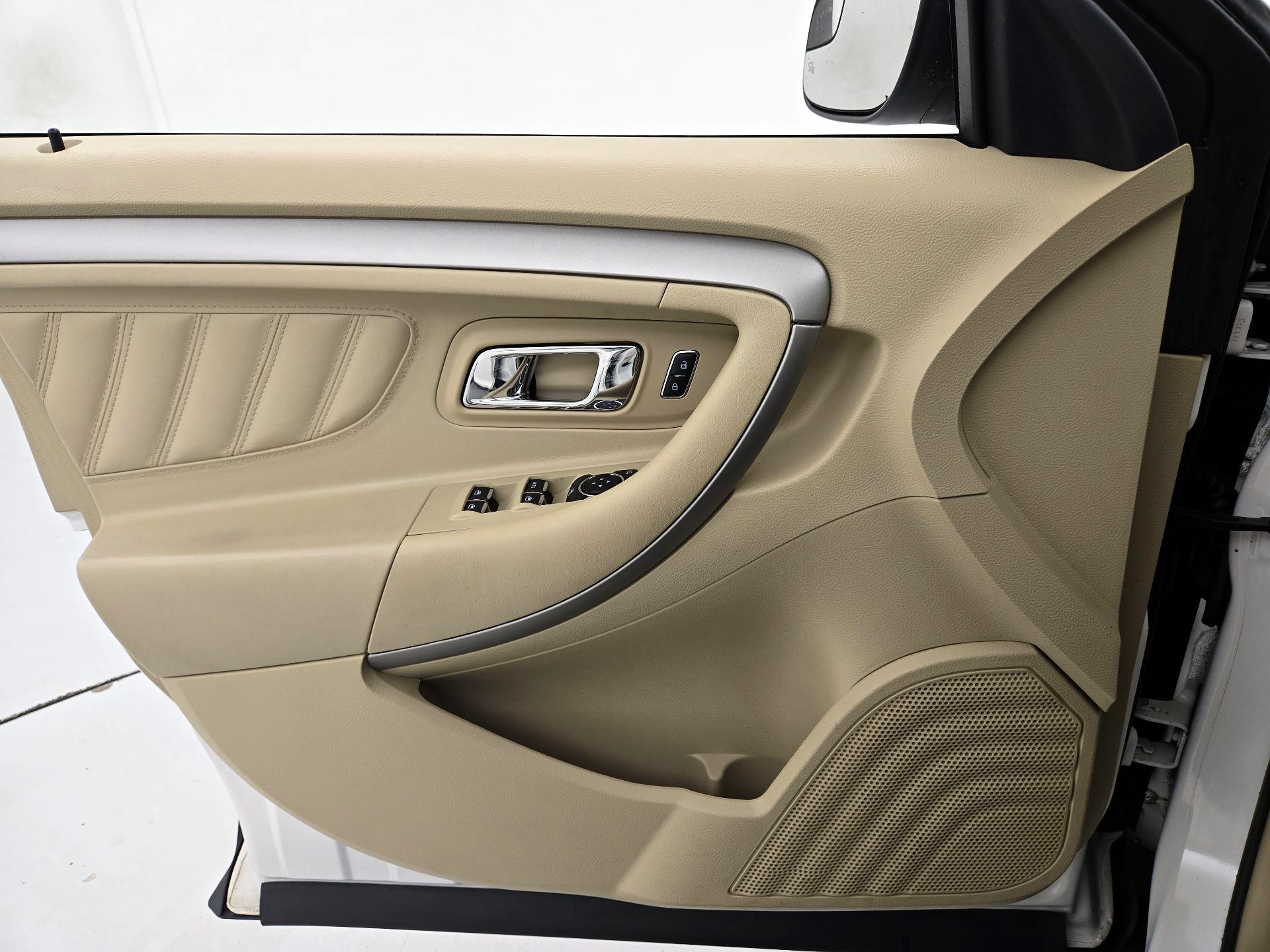 Thumbnail: 2016 Ford Taurus - 12