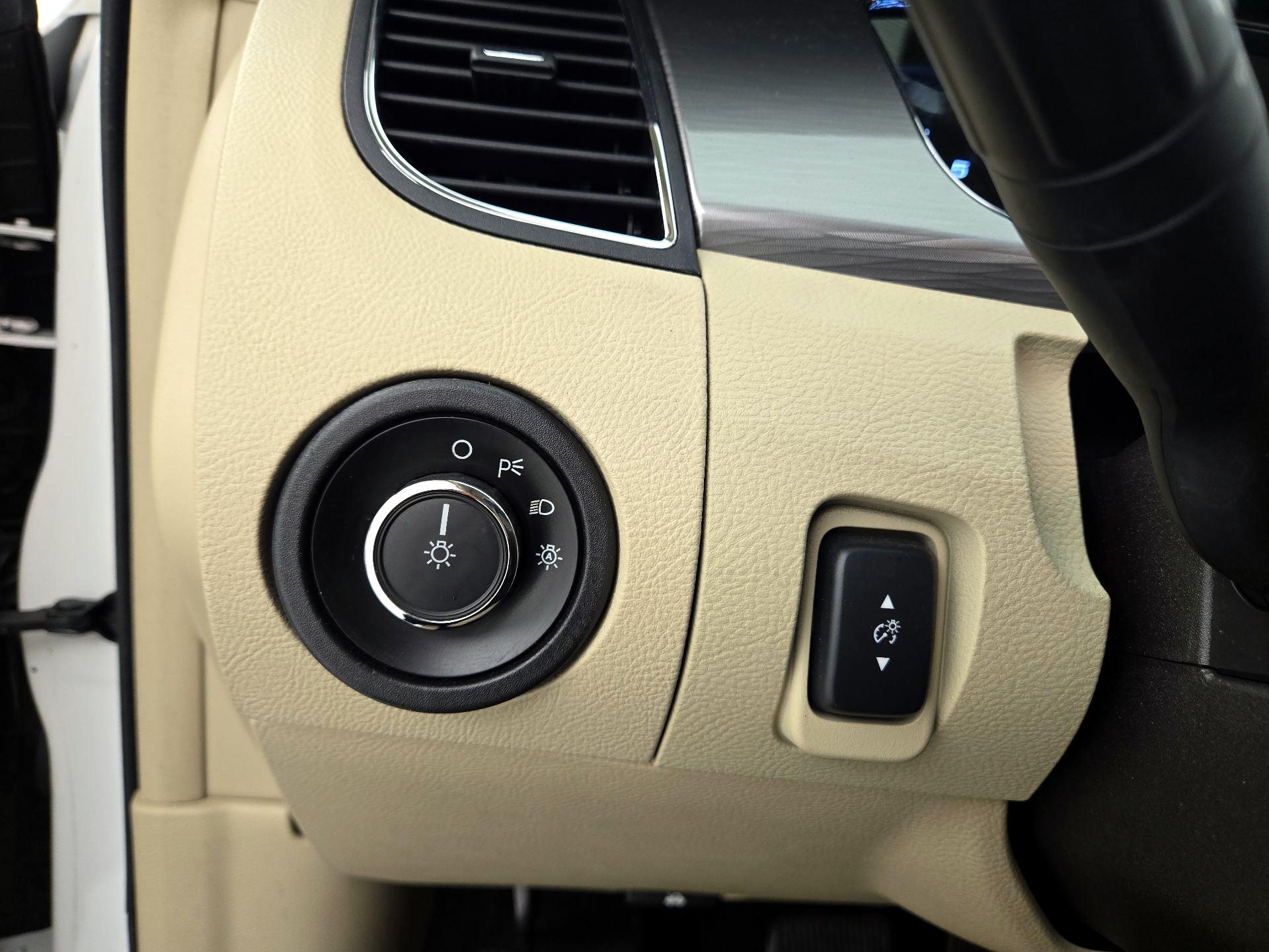 Thumbnail: 2016 Ford Taurus - 13