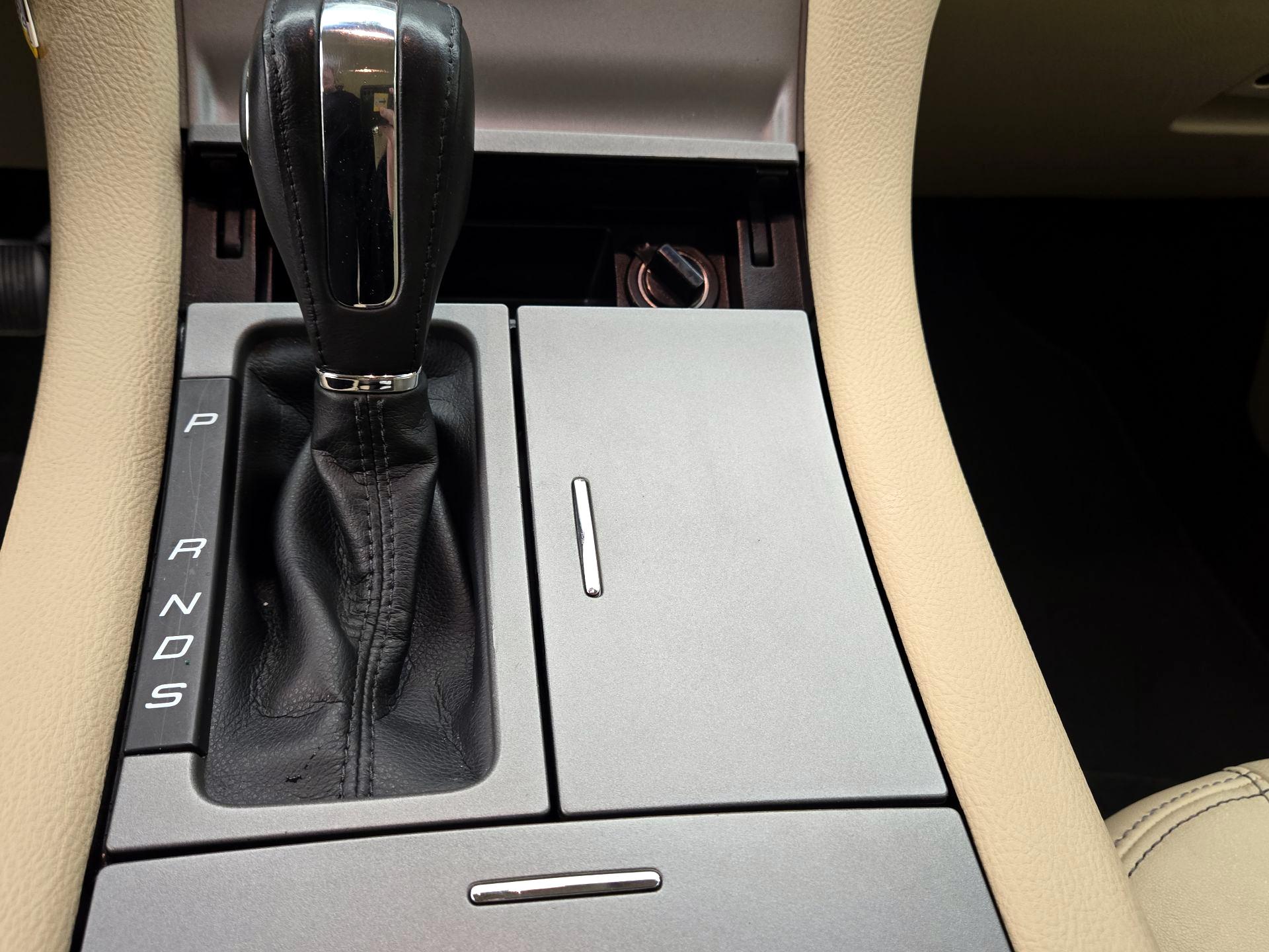 Thumbnail: 2016 Ford Taurus - 17