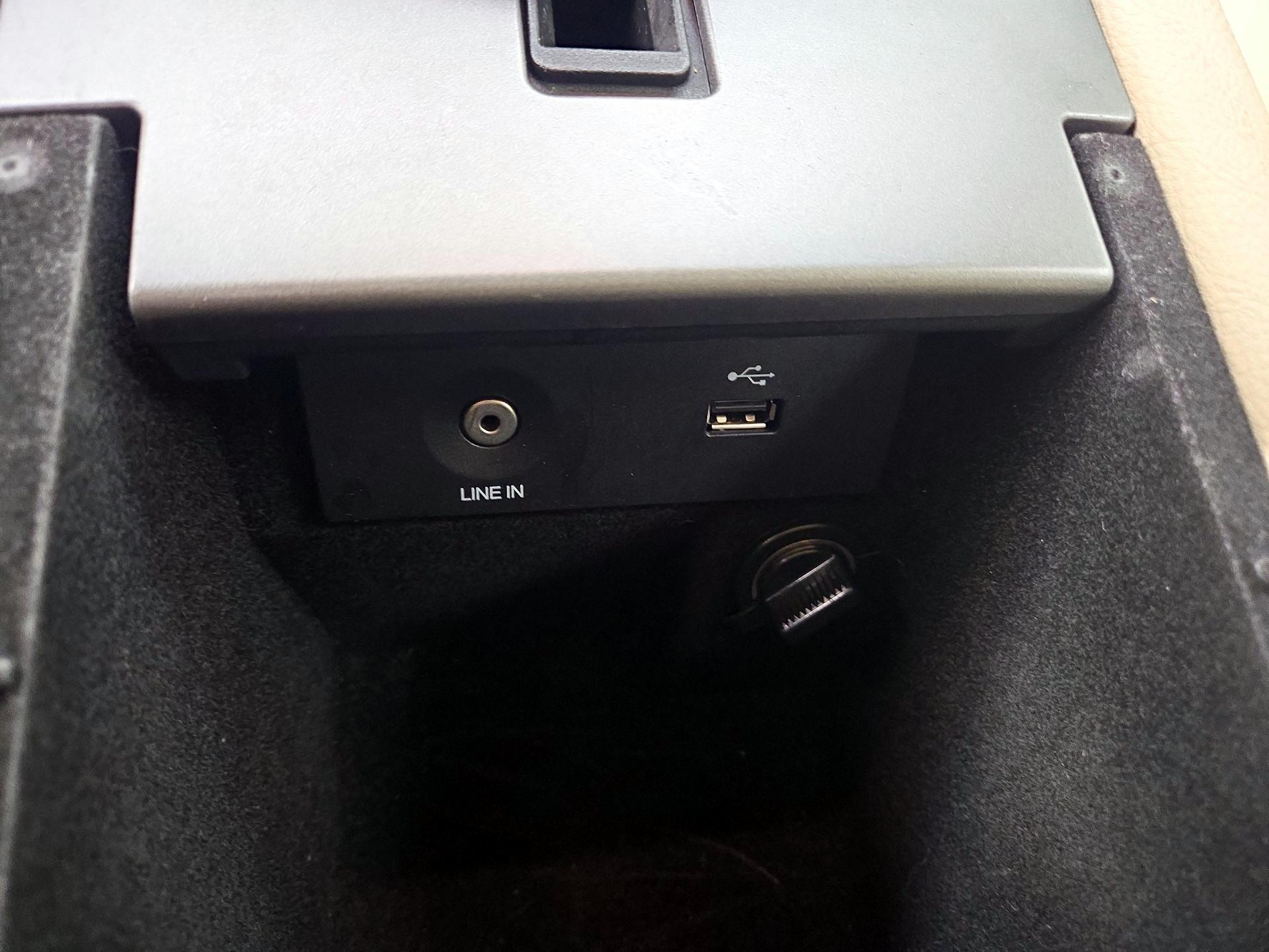 Thumbnail: 2016 Ford Taurus - 18