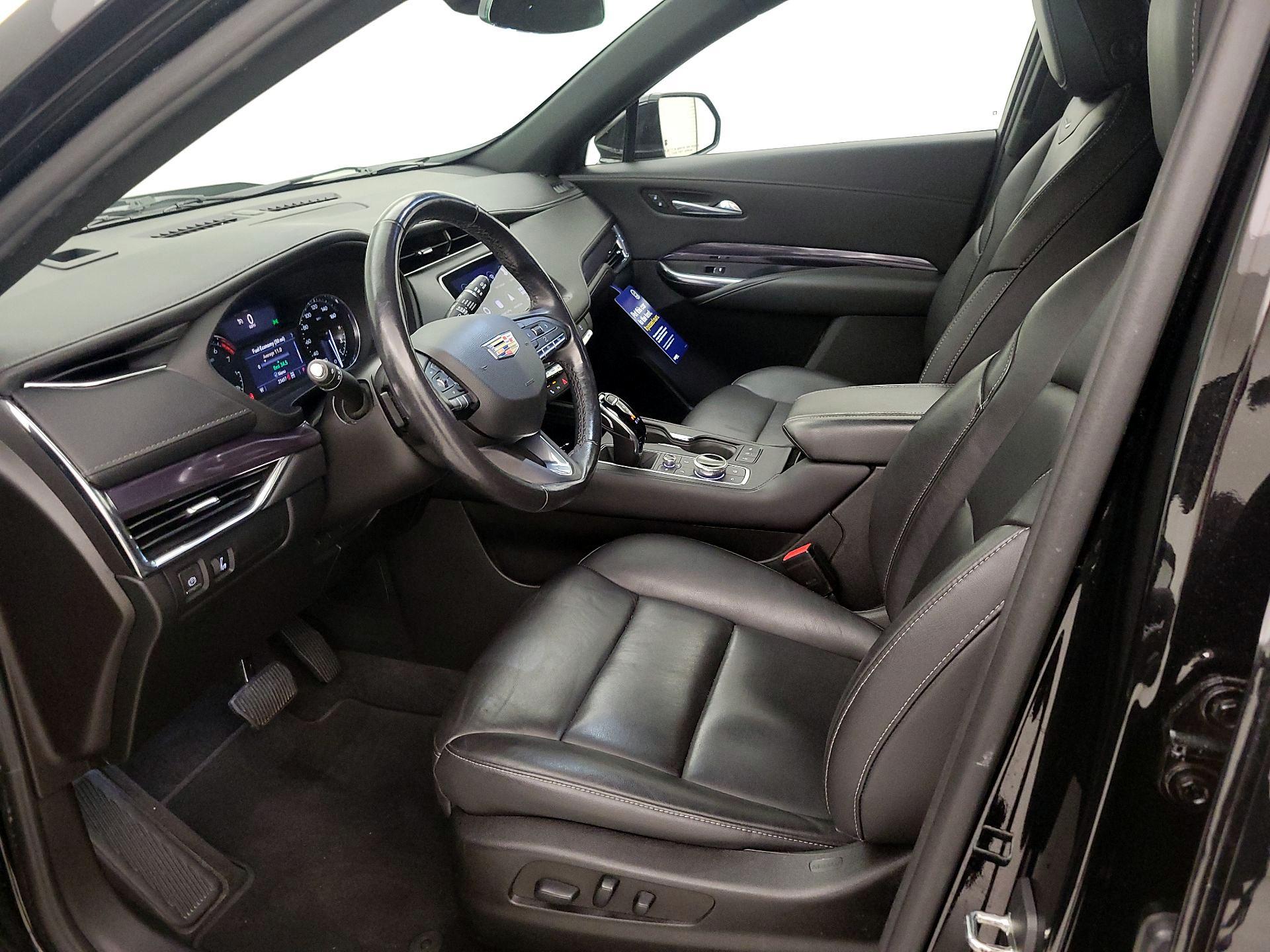 Thumbnail: 2022 Cadillac XT4 - 11