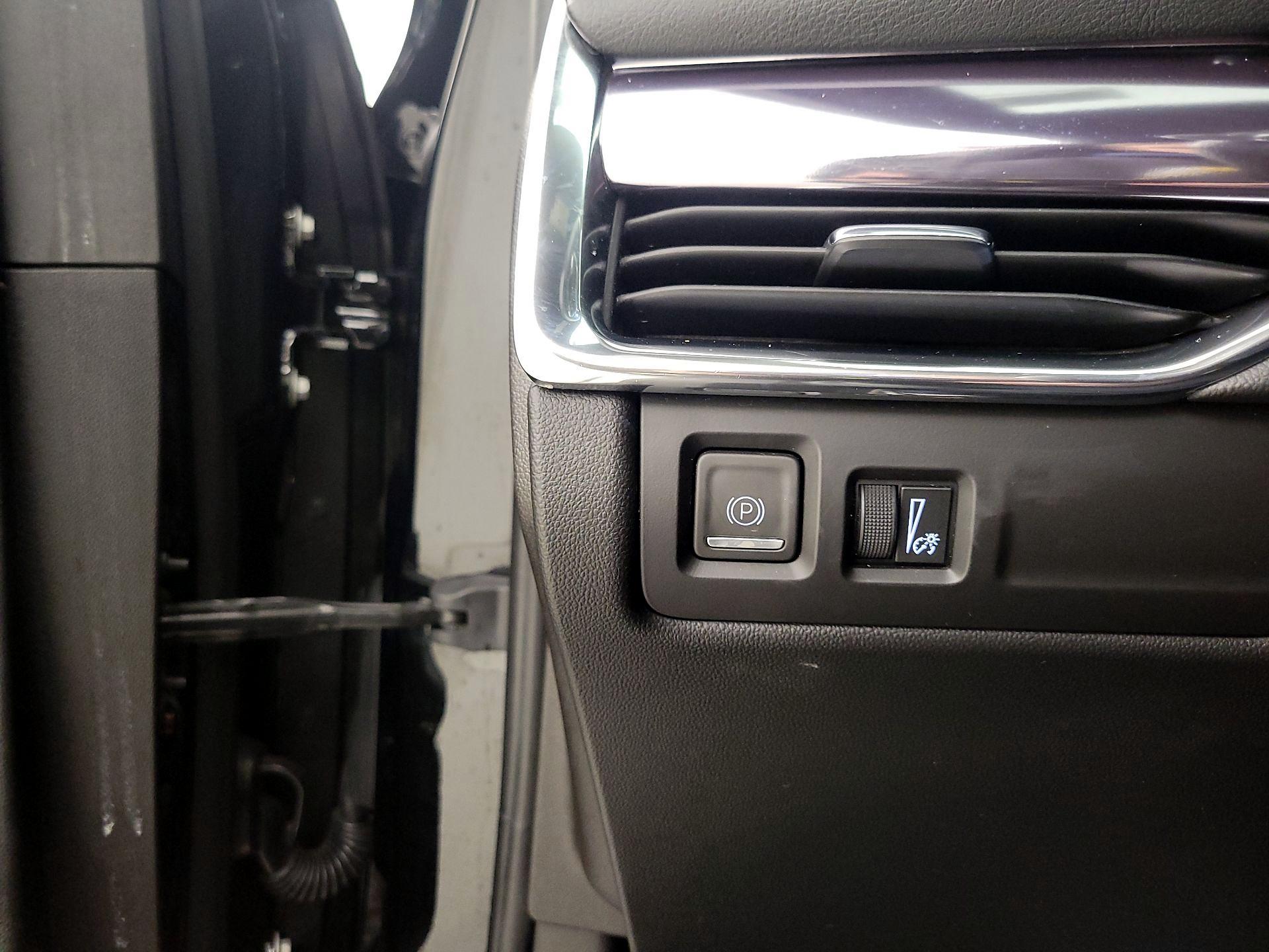 Thumbnail: 2022 Cadillac XT4 - 13