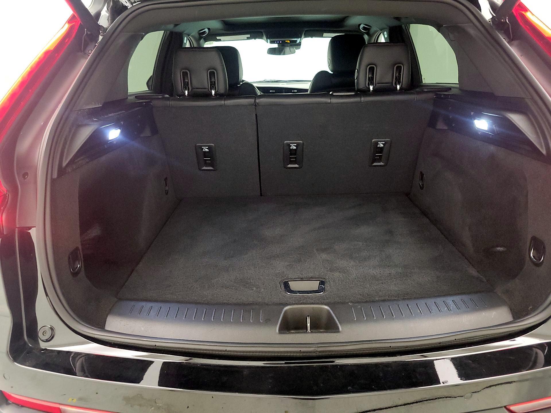 Thumbnail: 2022 Cadillac XT4 - 20