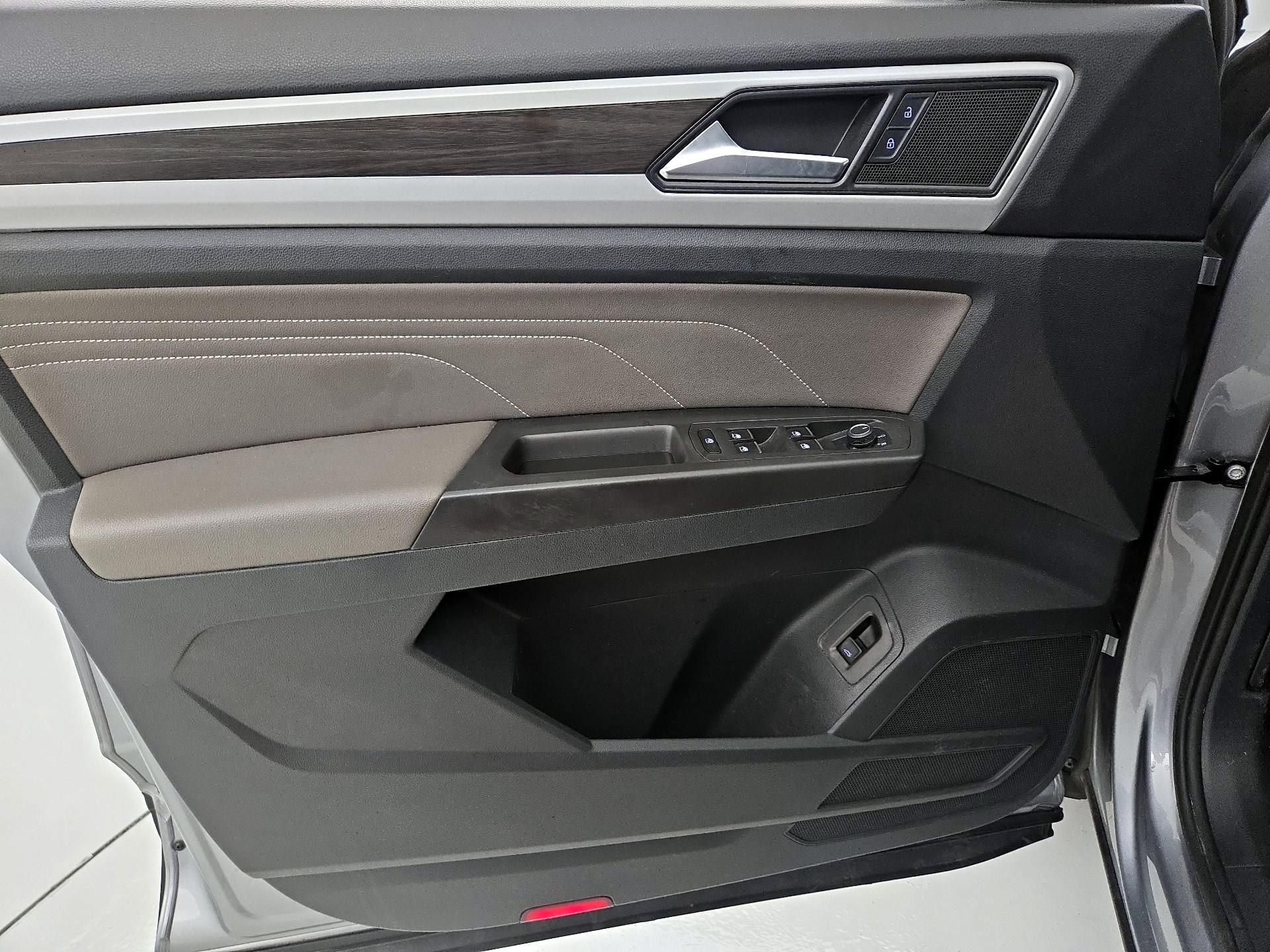 Thumbnail: 2023 Volkswagen Atlas - 12