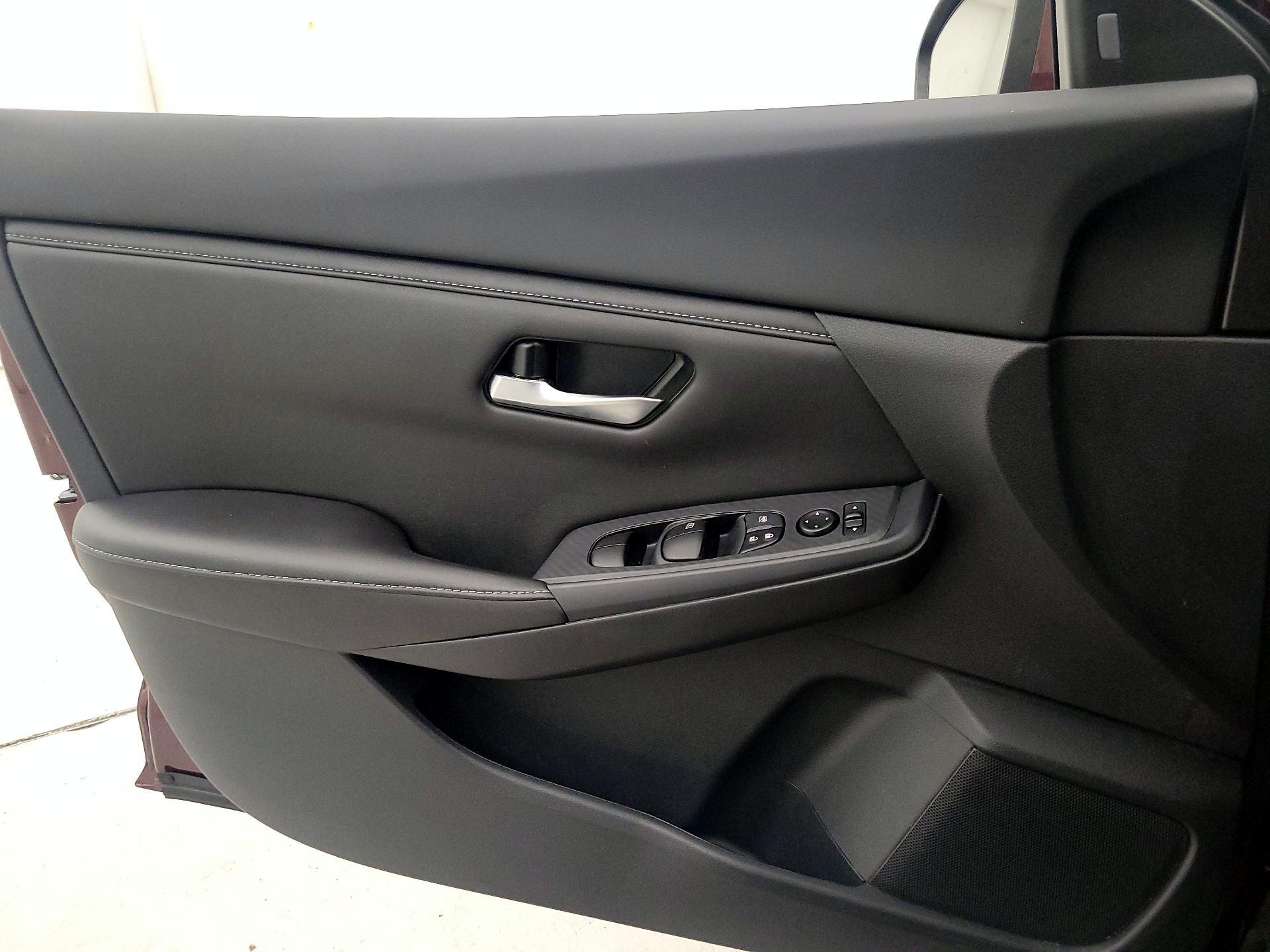 Thumbnail: 2023 Nissan Sentra - 12