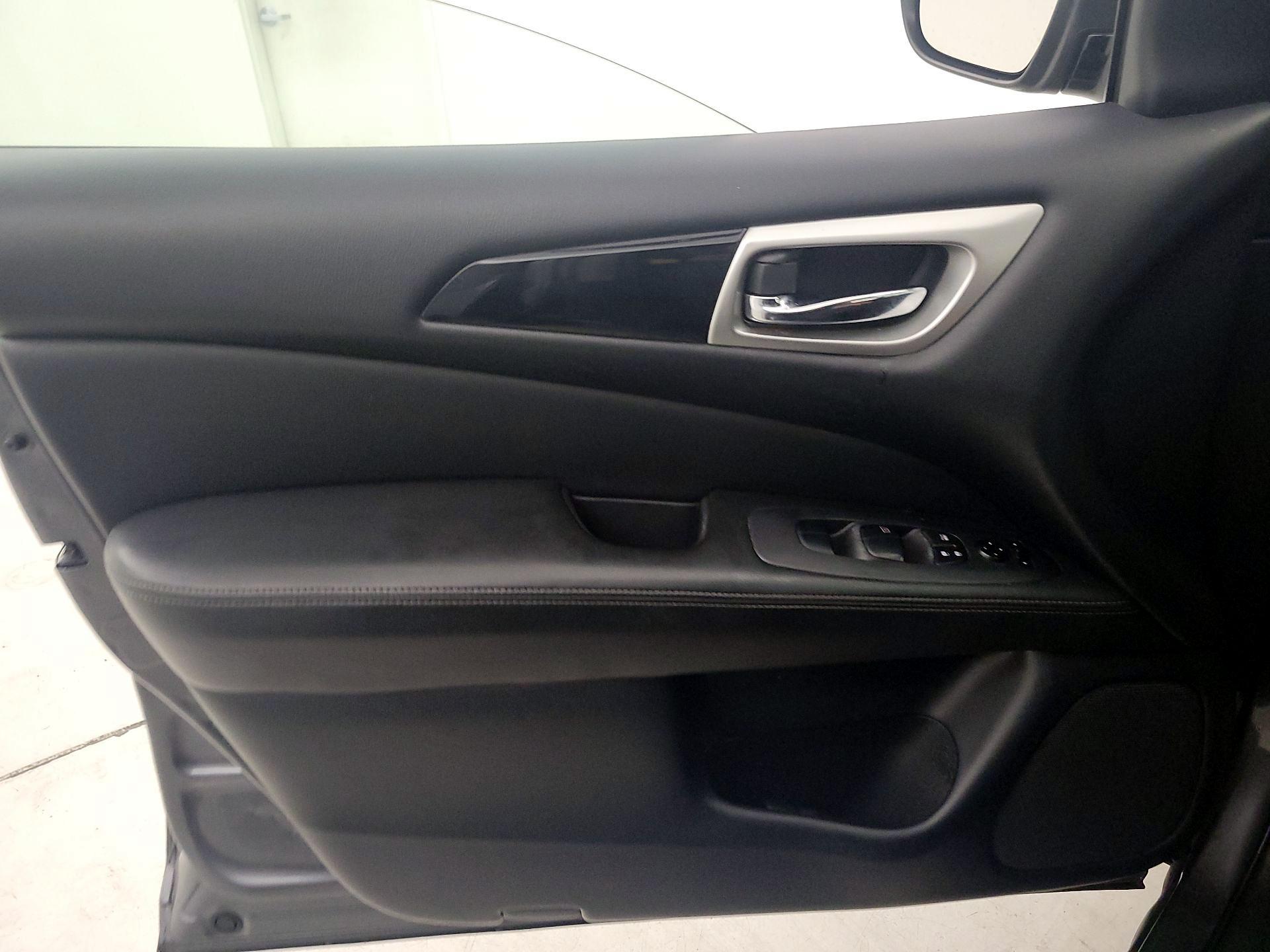 Thumbnail: 2020 Nissan Pathfinder - 12