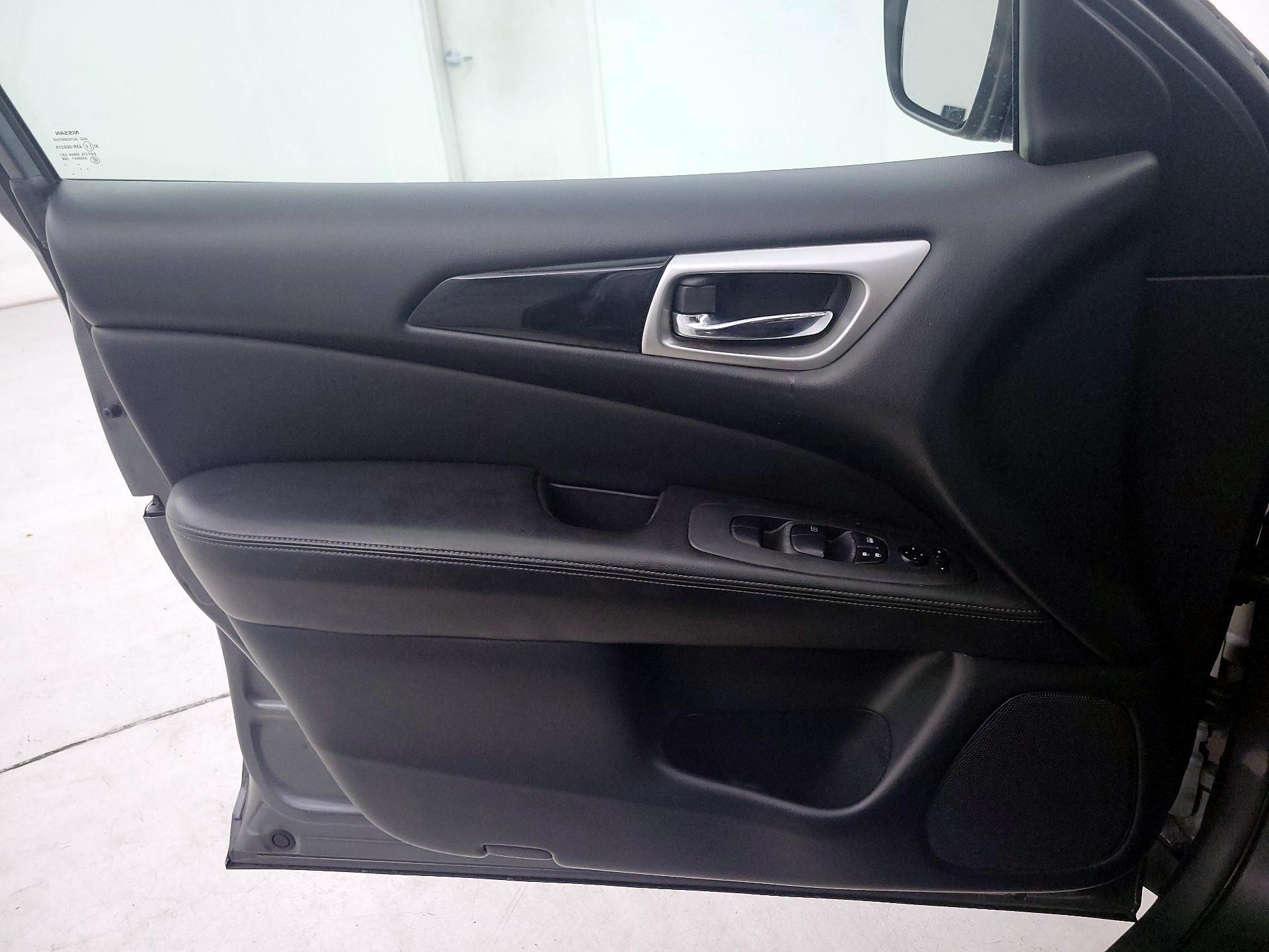 Thumbnail: 2020 Nissan Pathfinder - 18