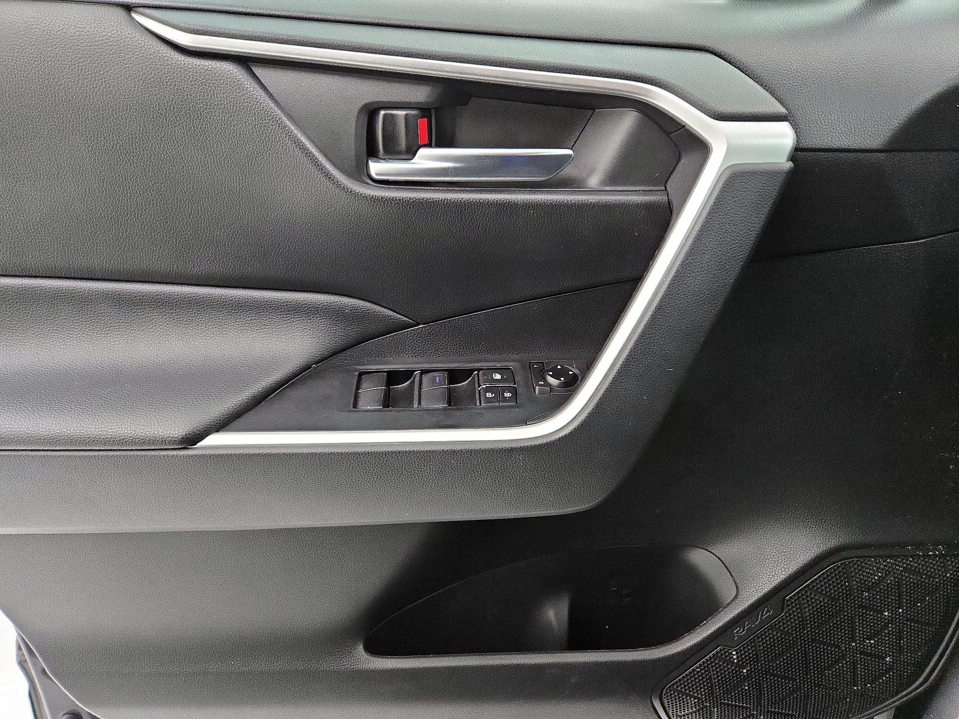 Thumbnail: 2021 Toyota RAV4 - 12