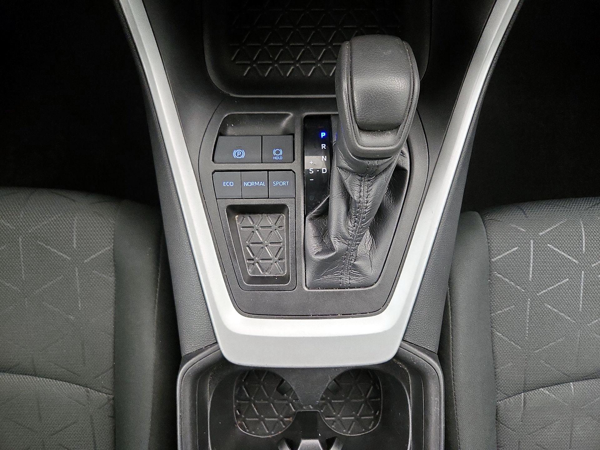 Thumbnail: 2021 Toyota RAV4 - 17