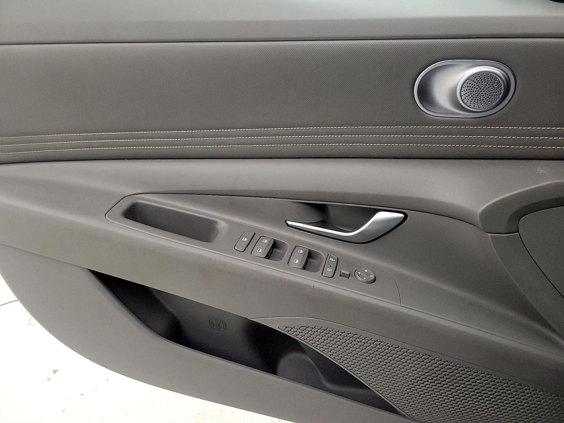 Thumbnail: 2021 Hyundai Elantra - 12