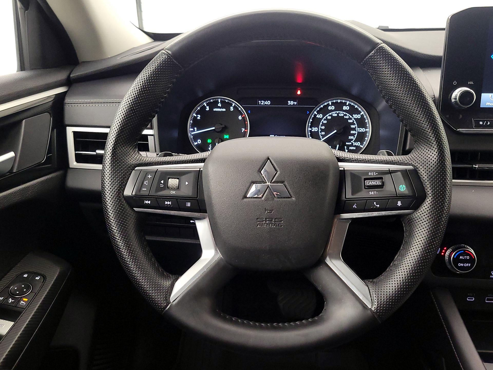 Thumbnail: 2024 Mitsubishi Outlander - 10