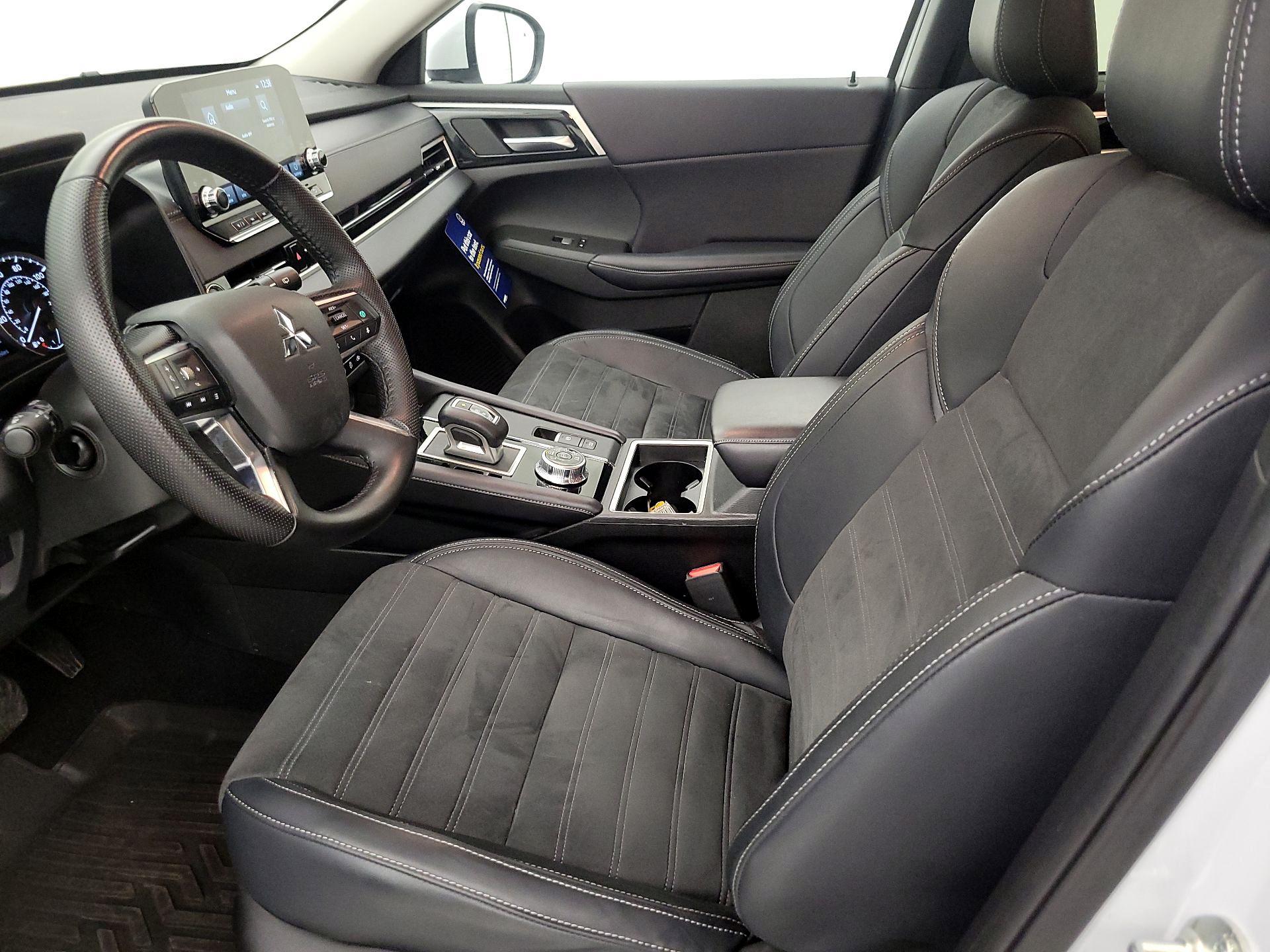 Thumbnail: 2024 Mitsubishi Outlander - 11