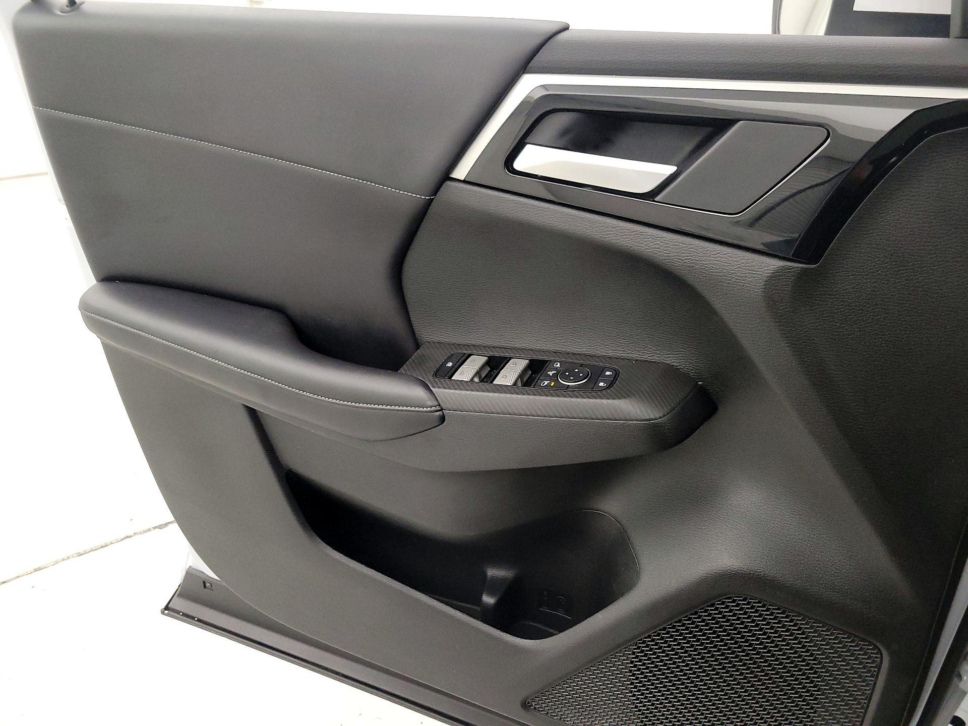 Thumbnail: 2024 Mitsubishi Outlander - 12