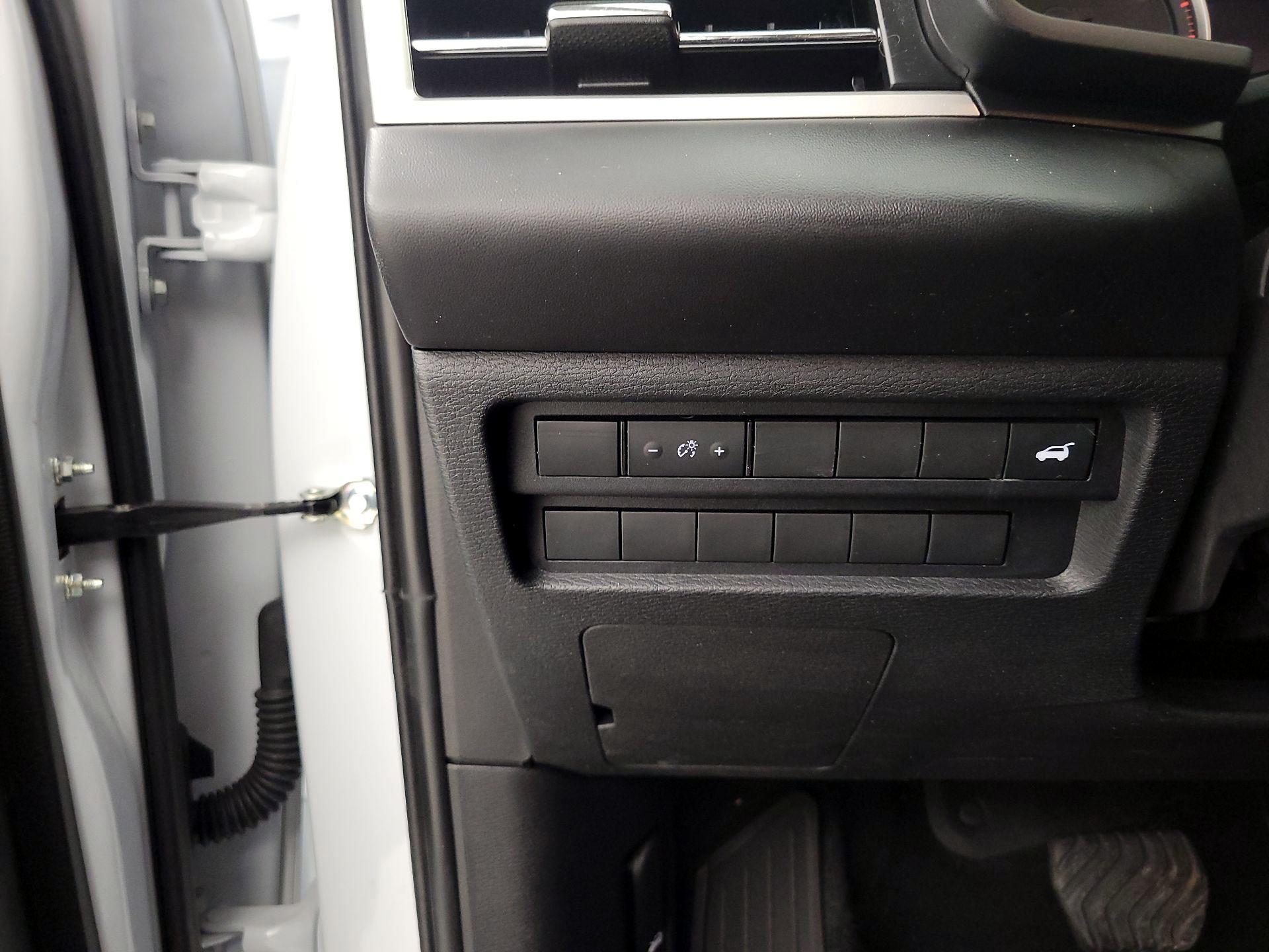 Thumbnail: 2024 Mitsubishi Outlander - 13