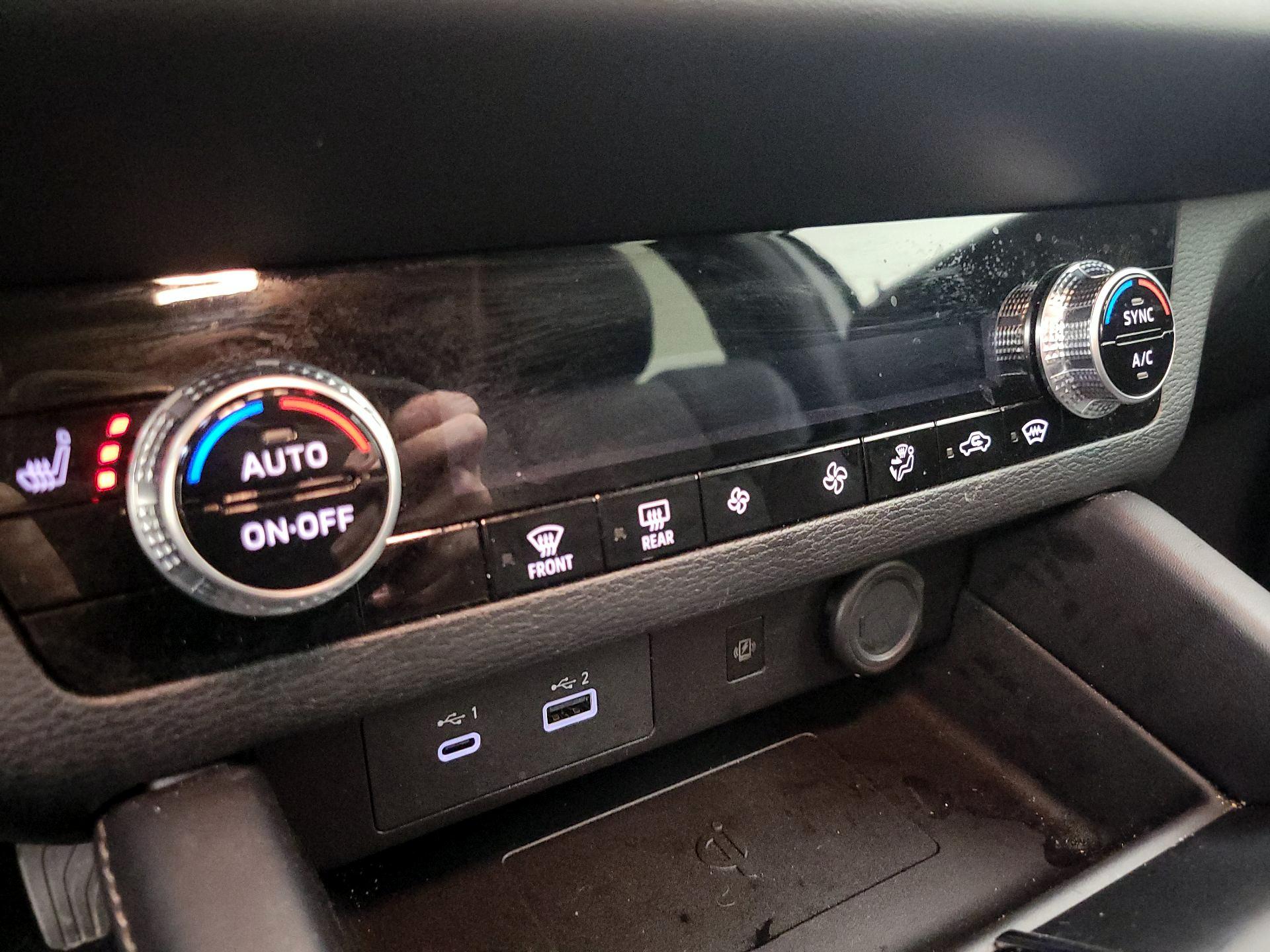 Thumbnail: 2024 Mitsubishi Outlander - 16